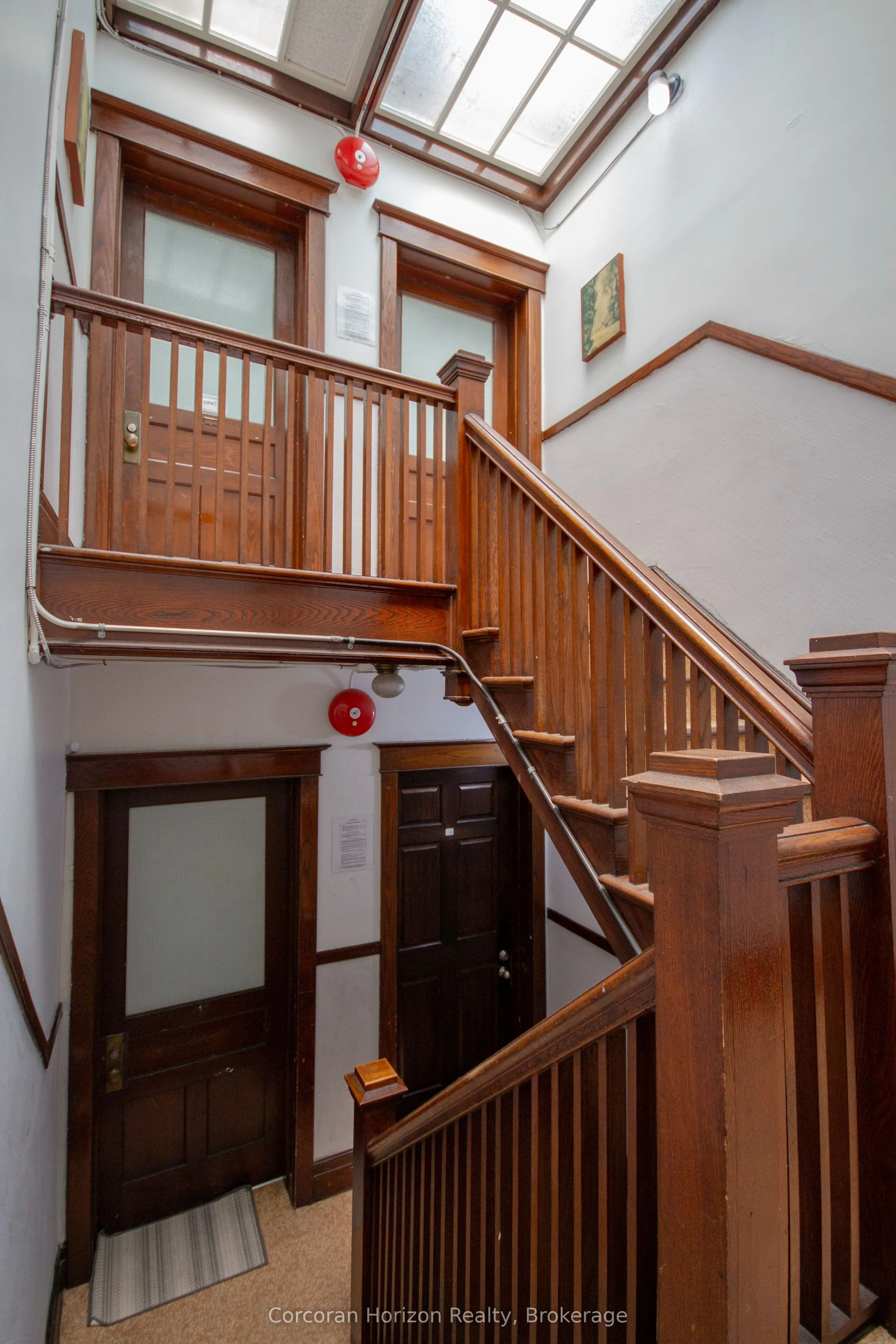 547-549 Main Street E