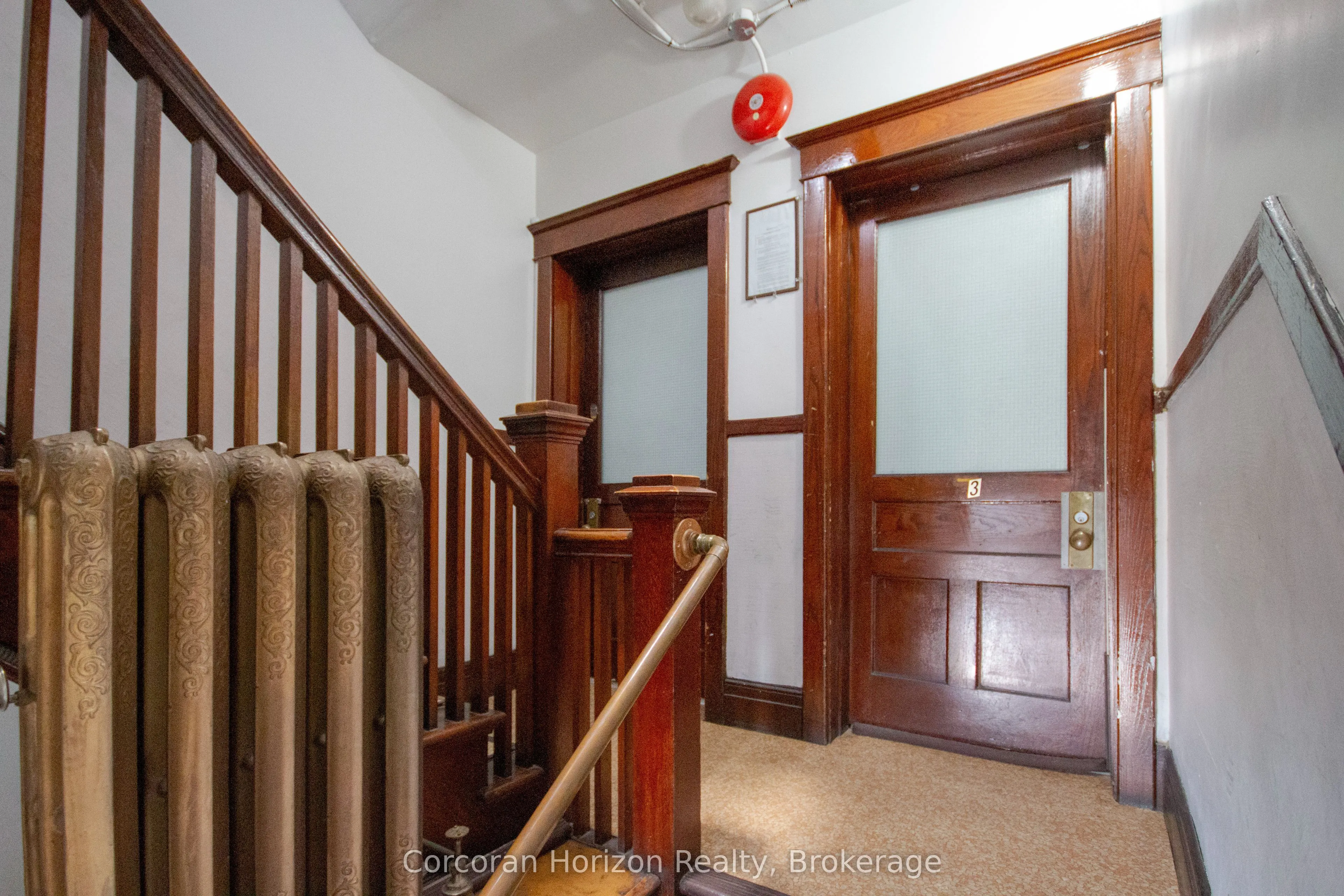 547-549 Main Street E