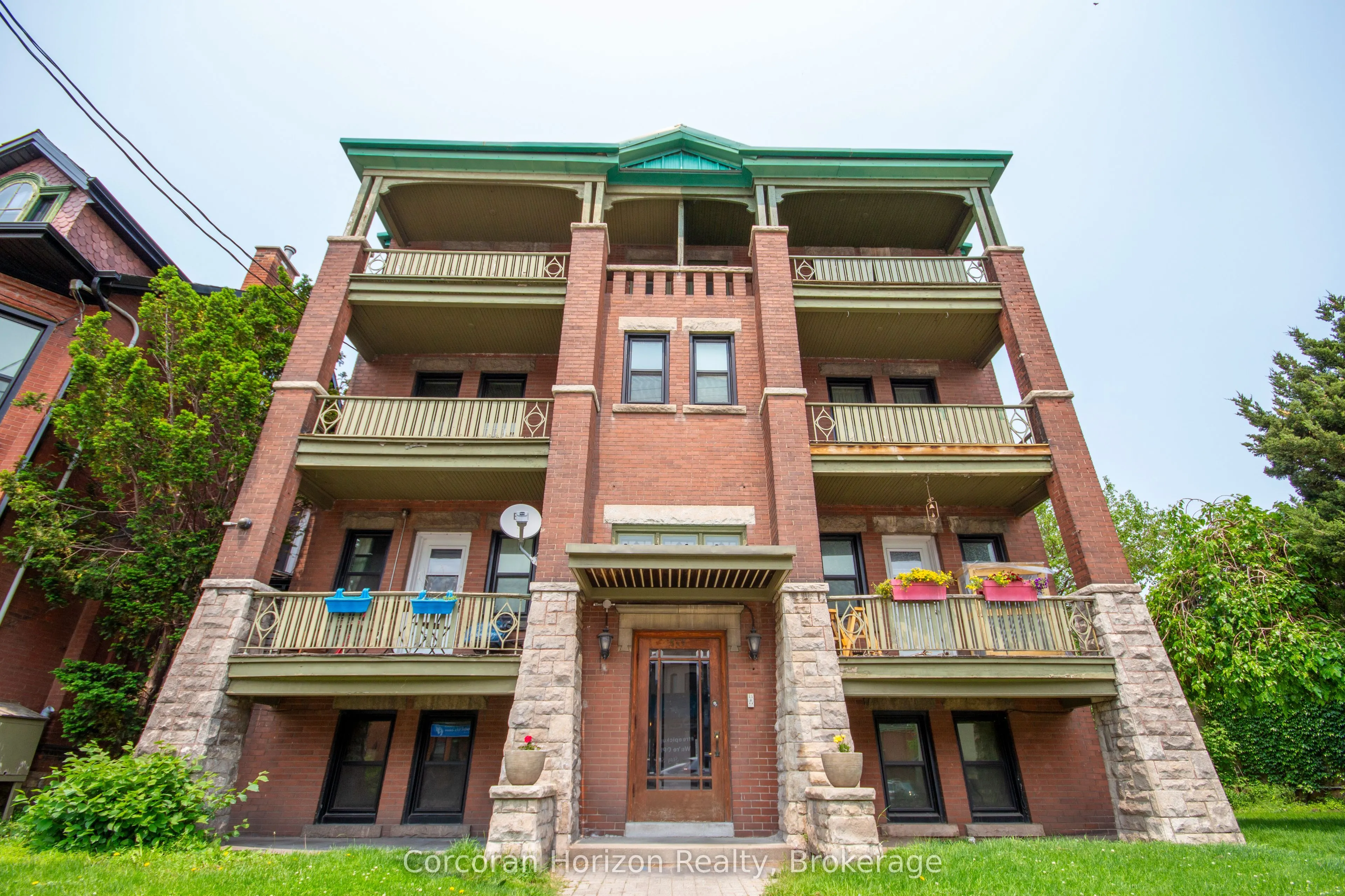 547-549 Main Street E