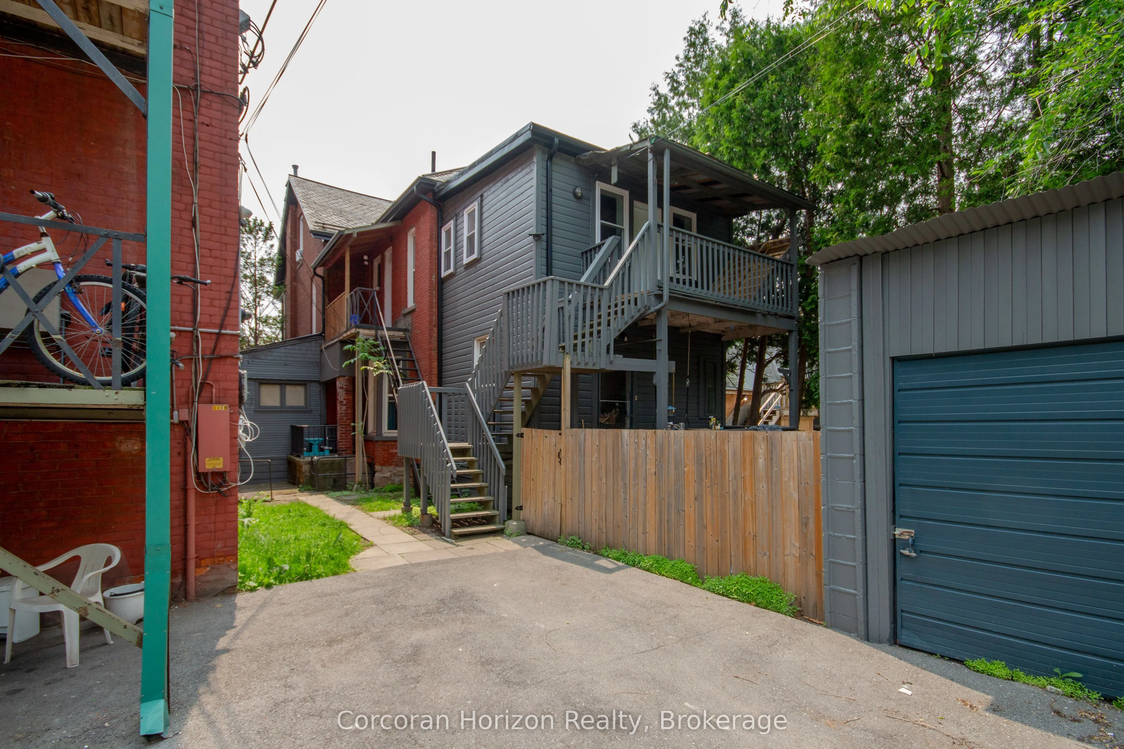 547-549 Main Street E