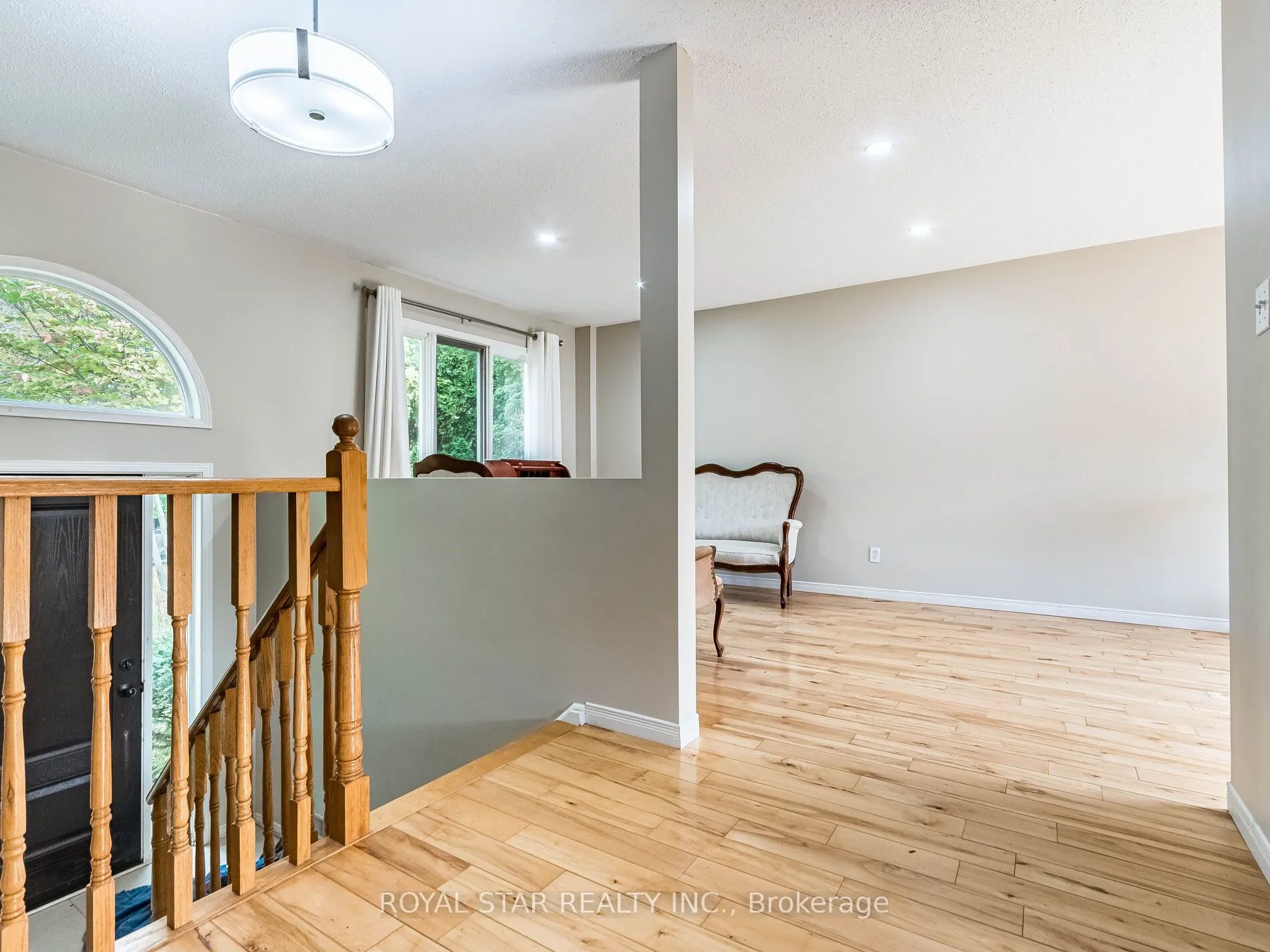 18 Woodside Square
