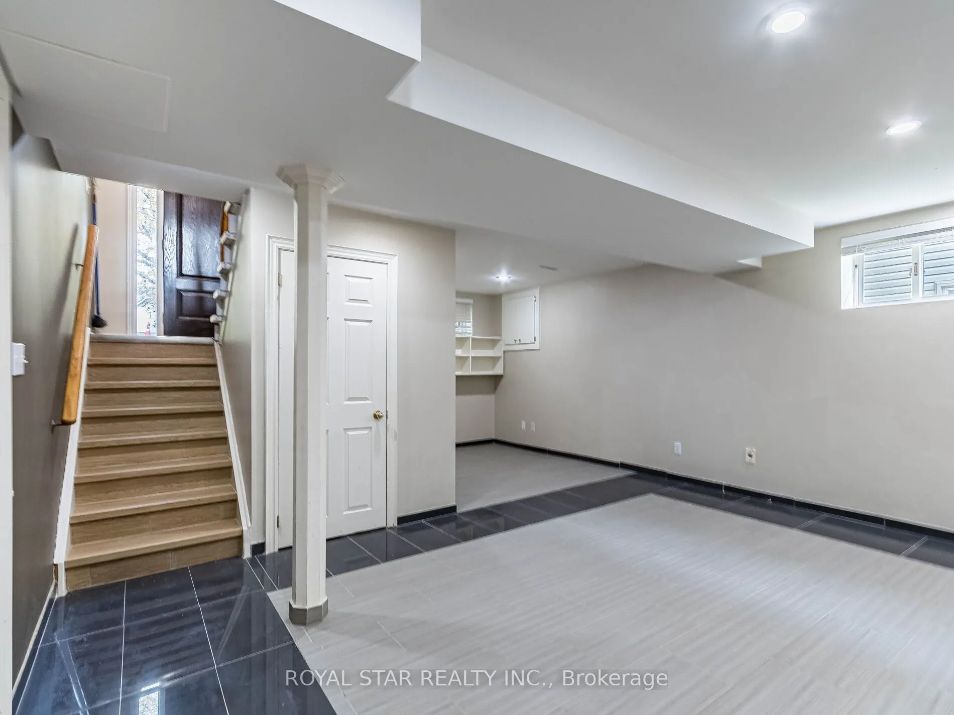 18 Woodside Square