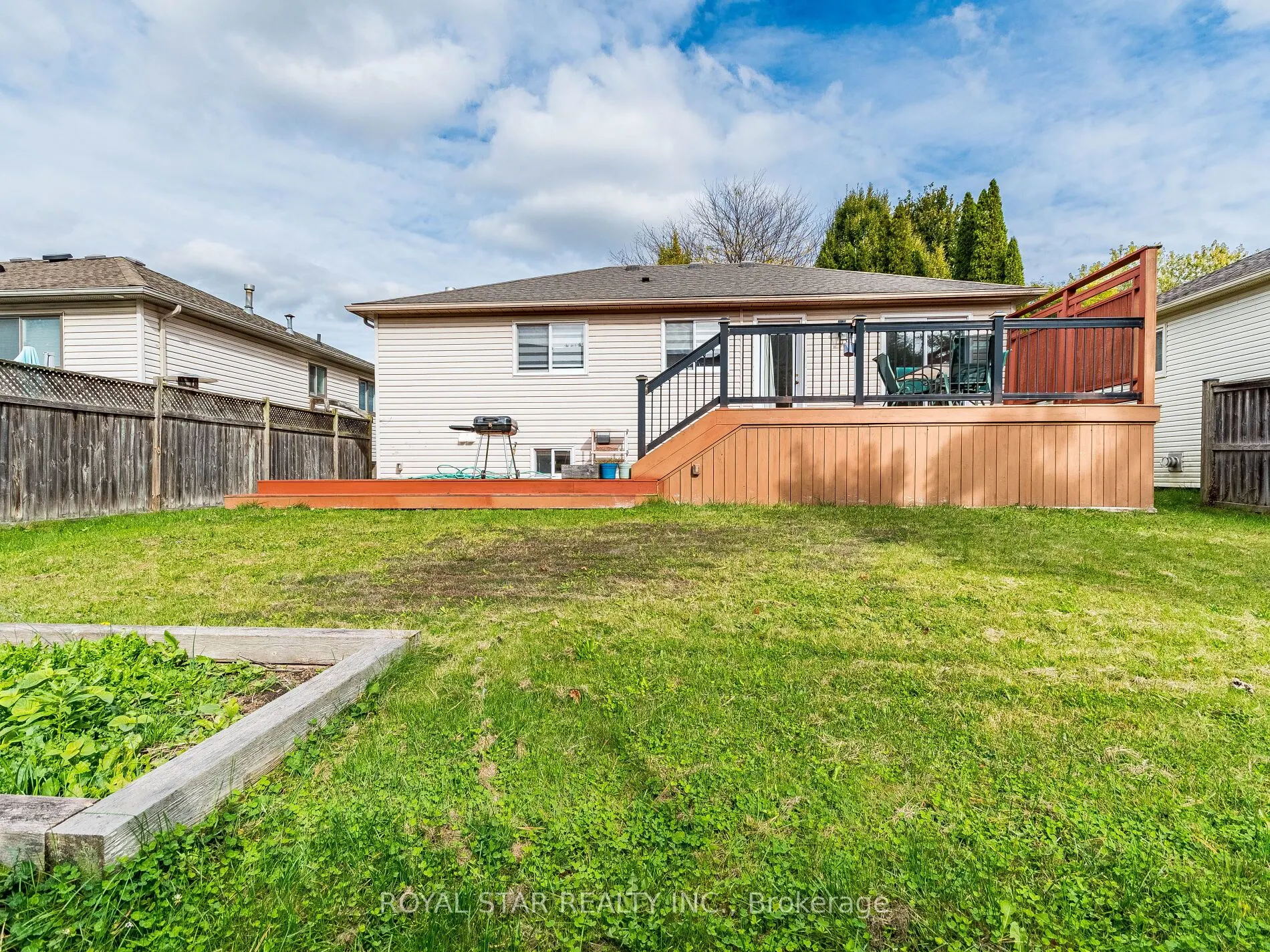 18 Woodside Square