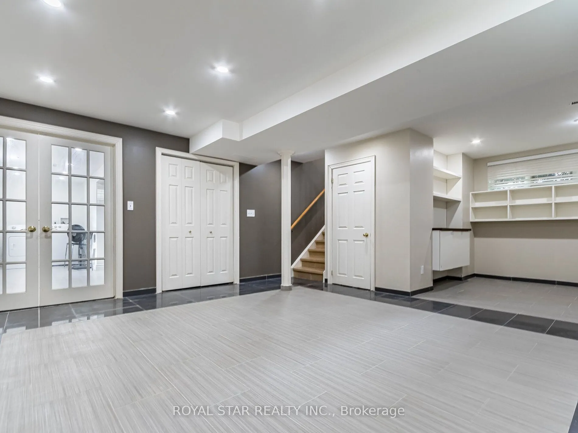 18 Woodside Square