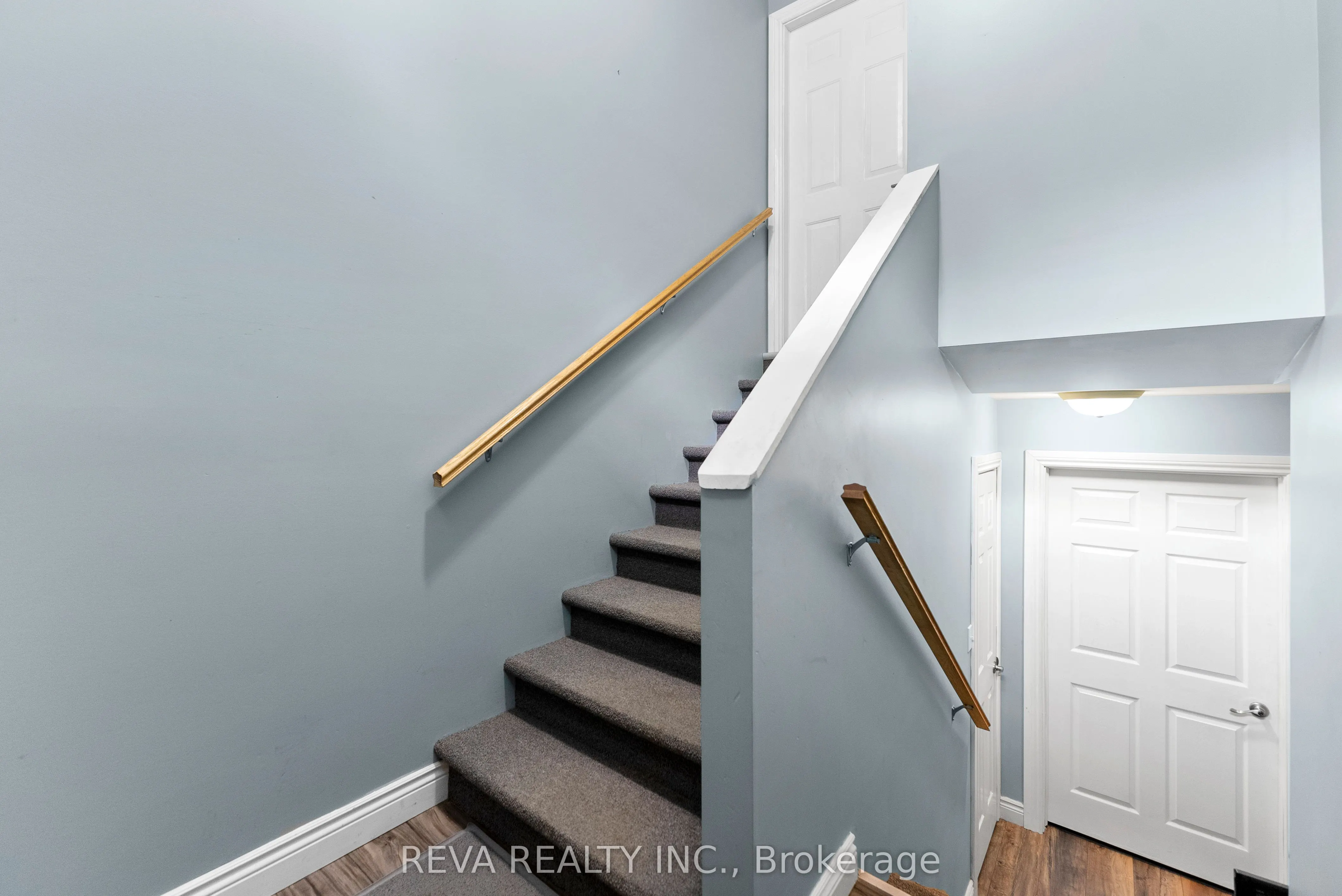 64 Bridge Street E