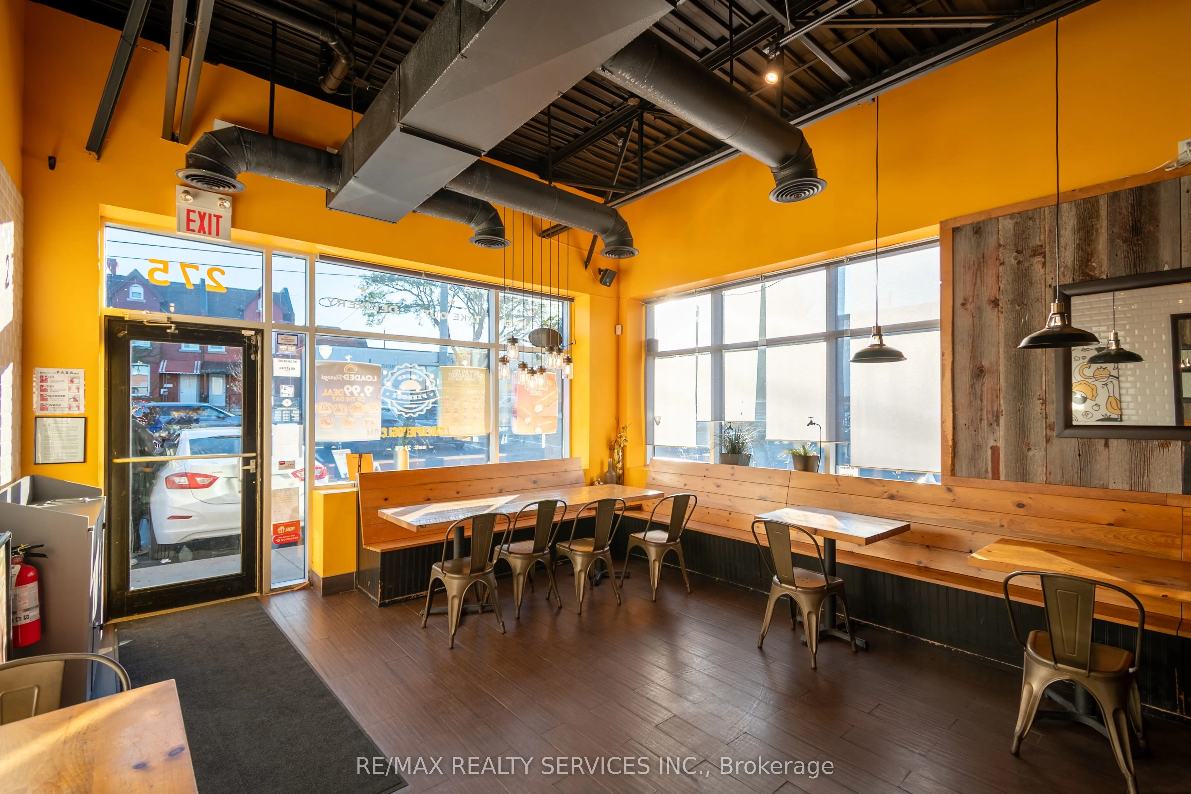 275 James Street N