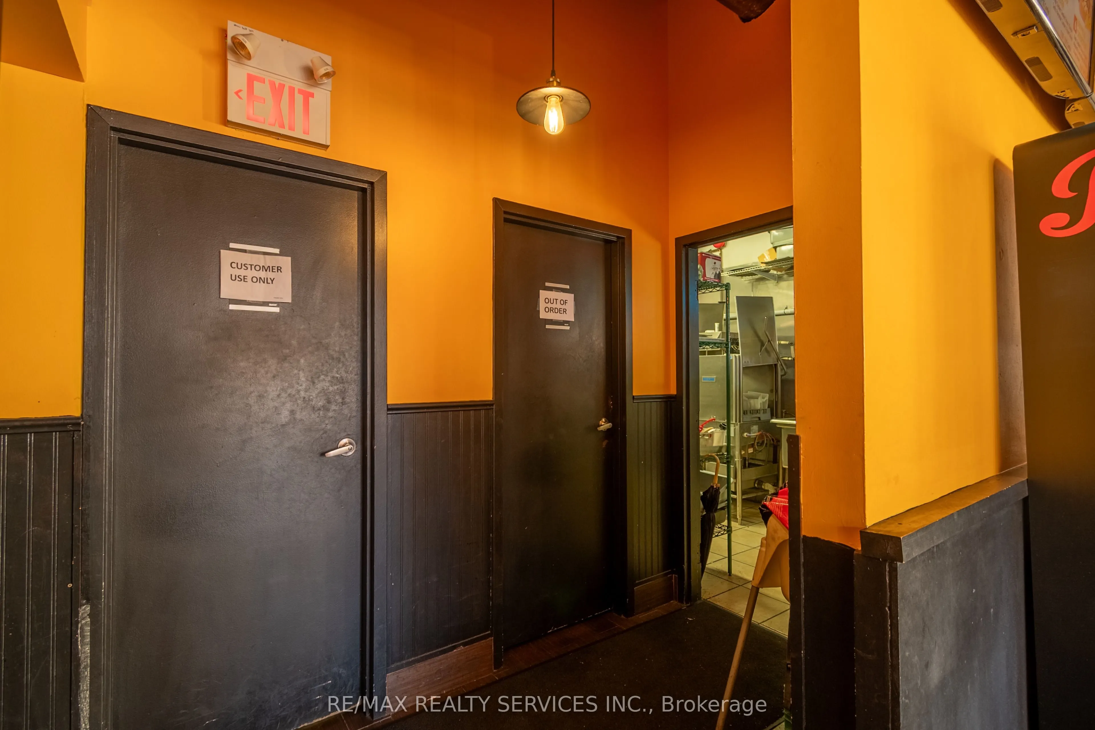 275 James Street N