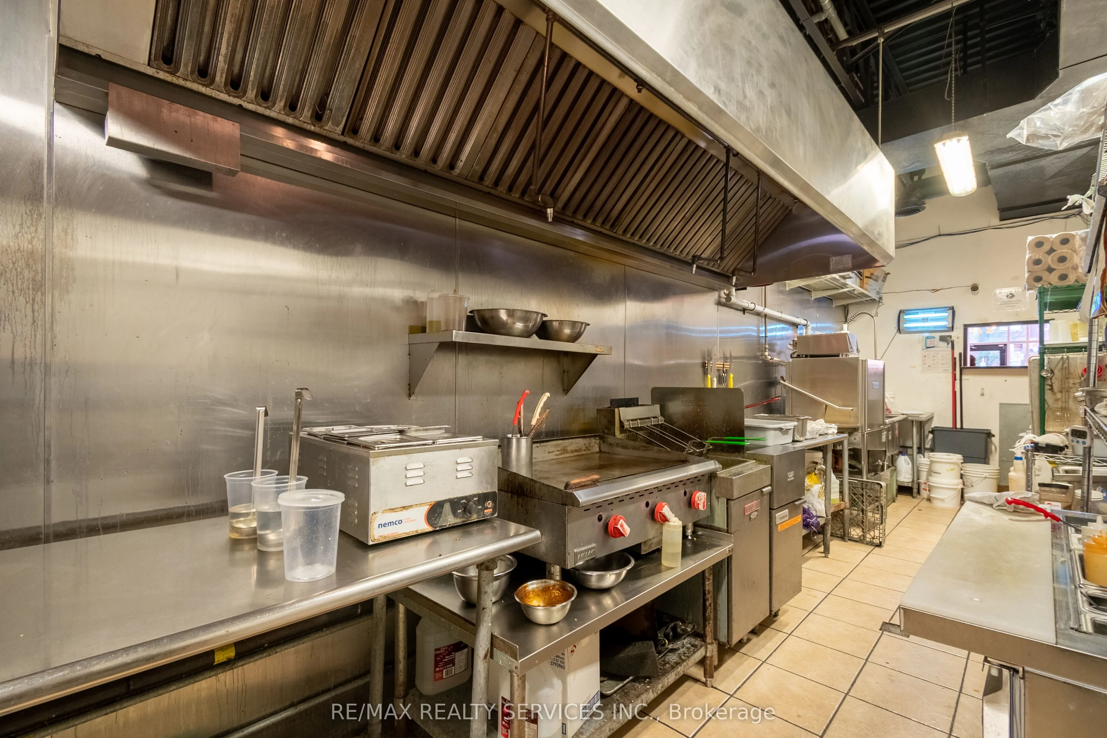 275 James Street N