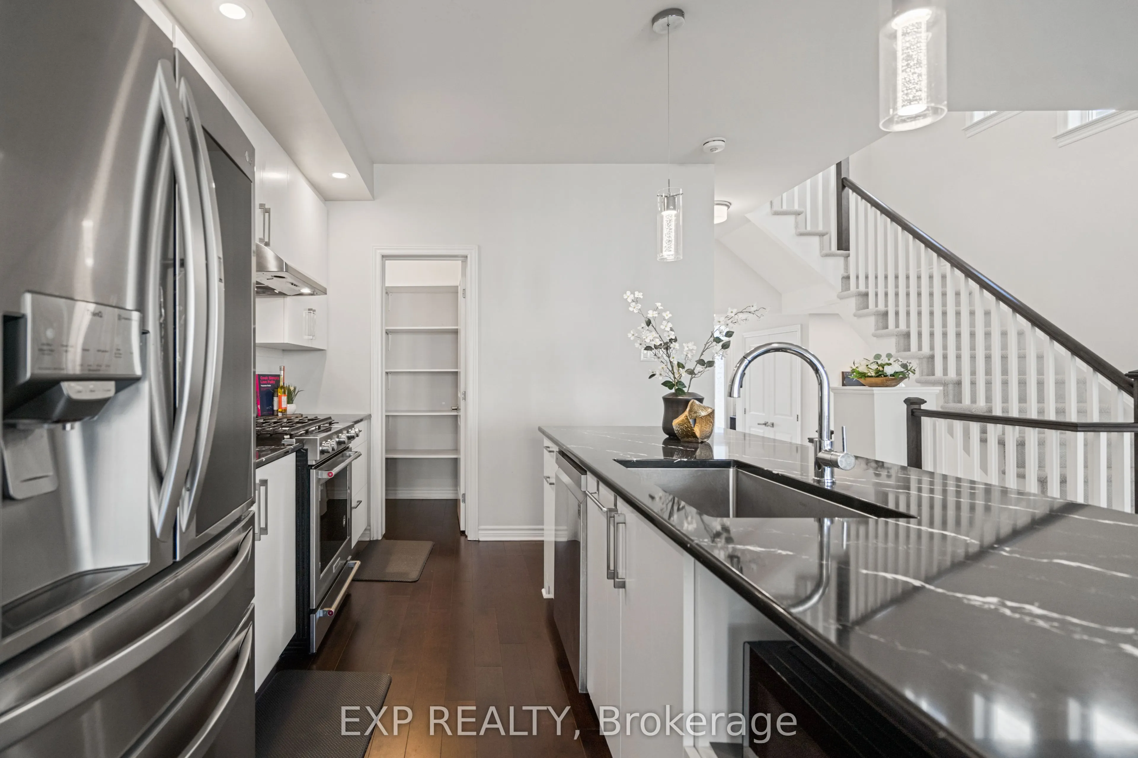 512 Edenwylde Drive E