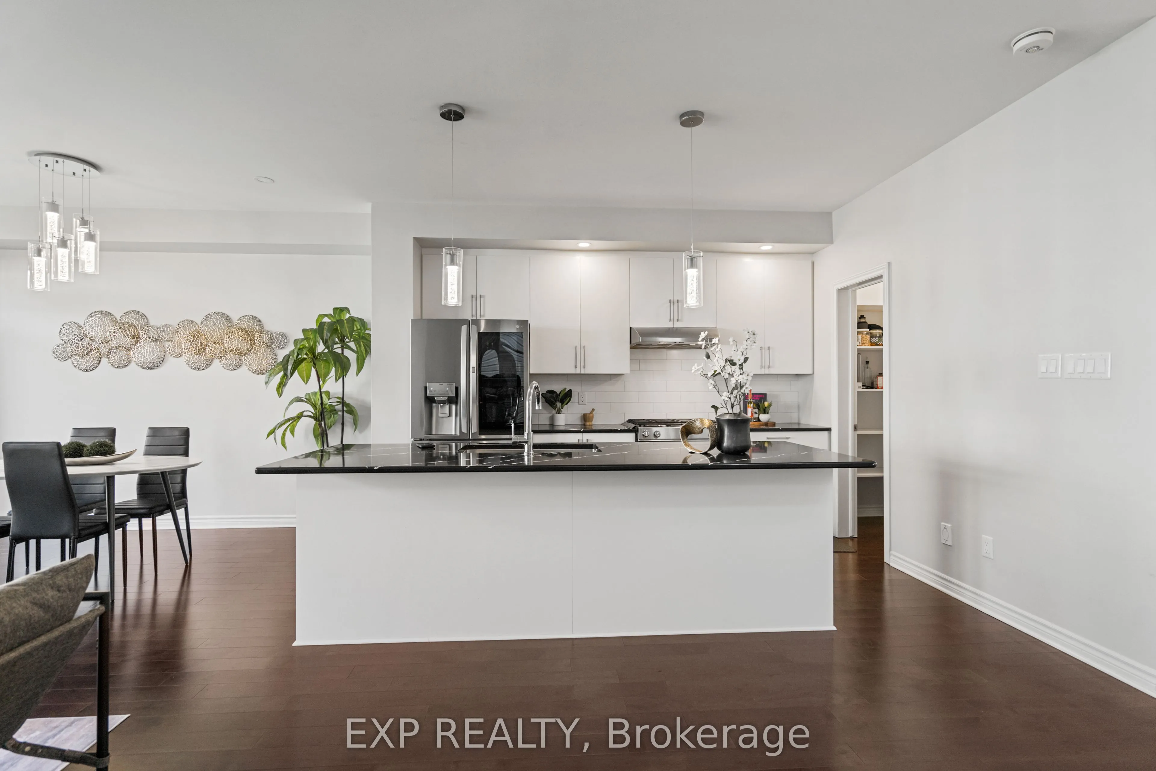 512 Edenwylde Drive E