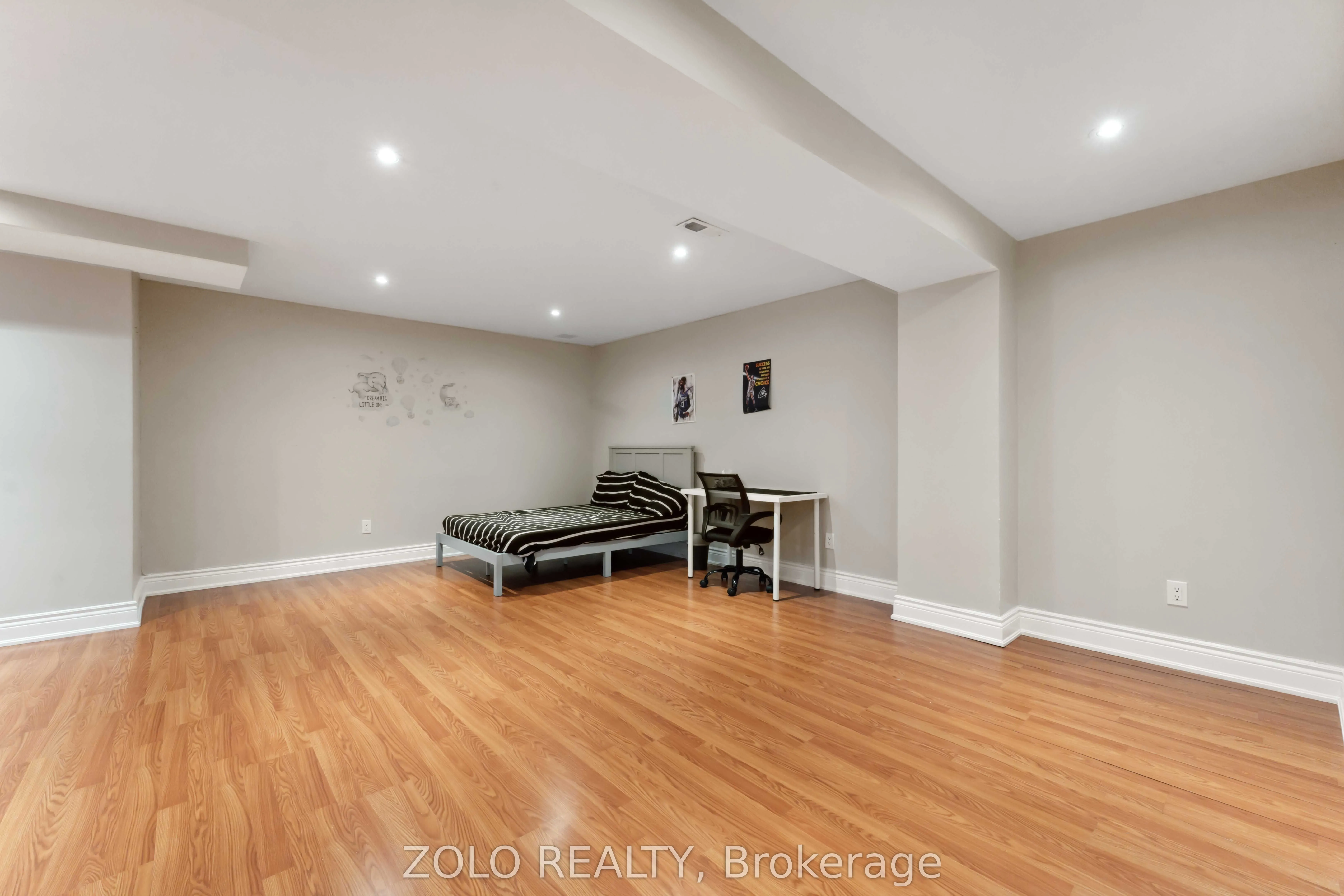 2421 Glandriel Crescent