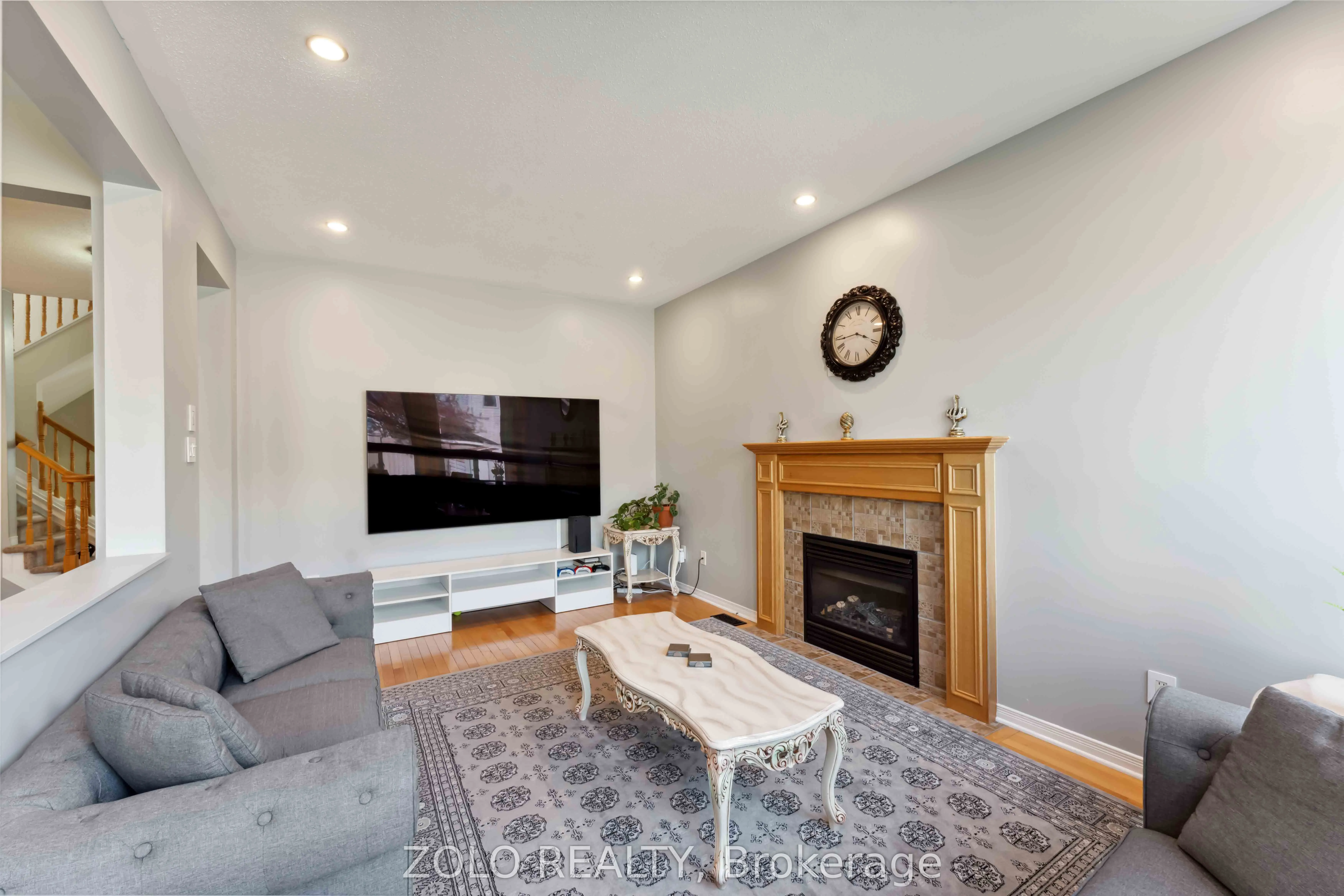 2421 Glandriel Crescent