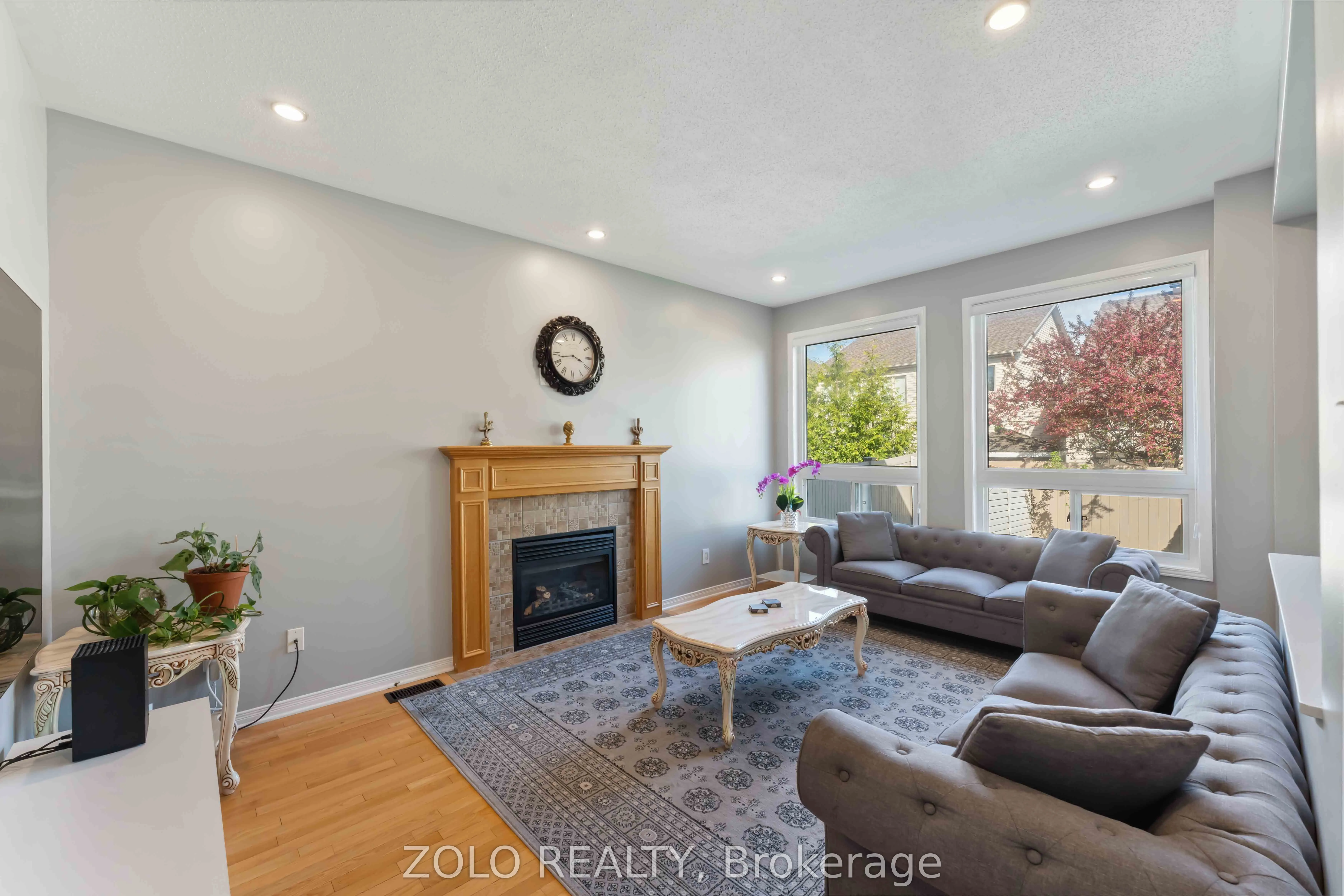 2421 Glandriel Crescent