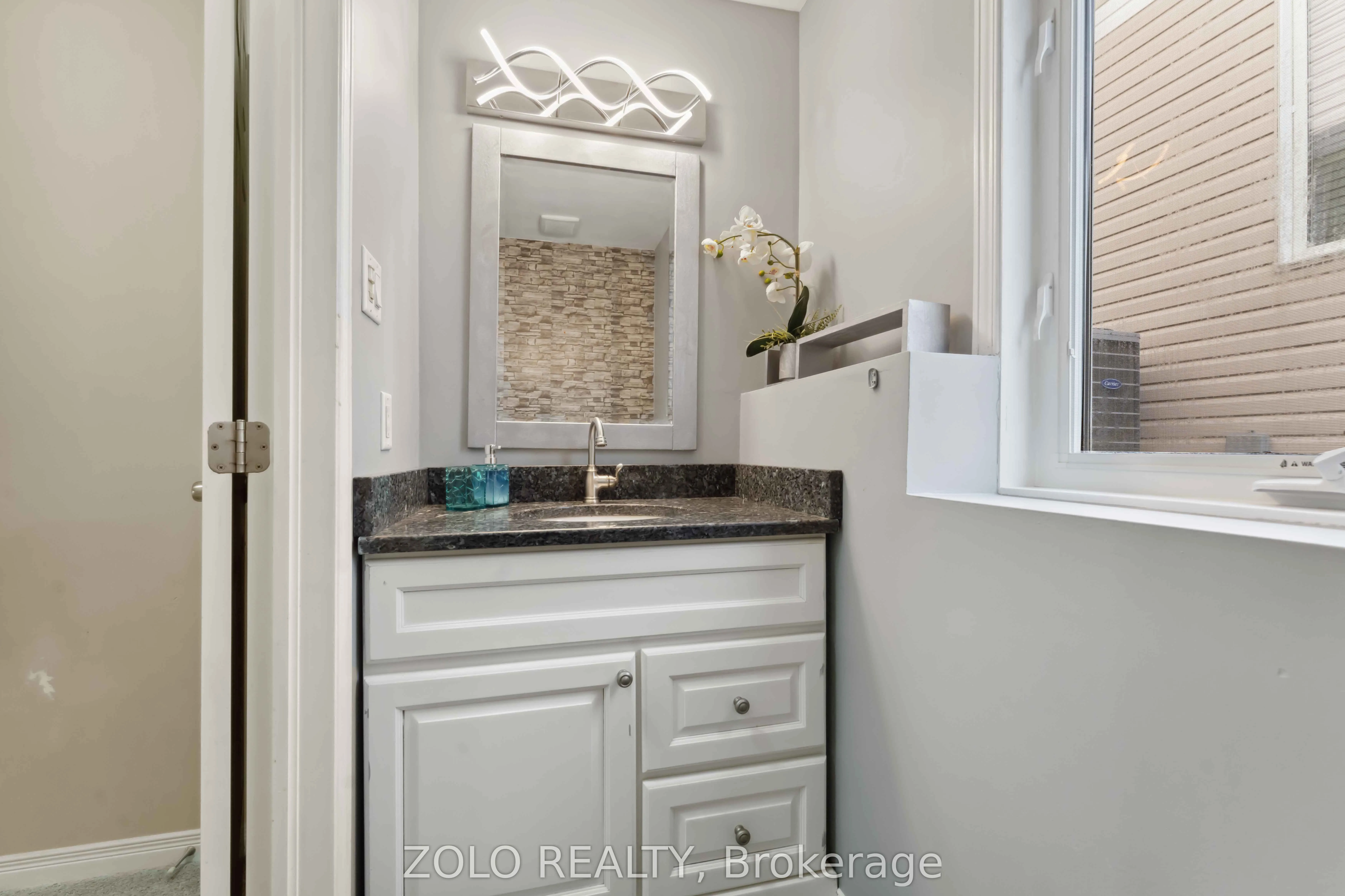 2421 Glandriel Crescent