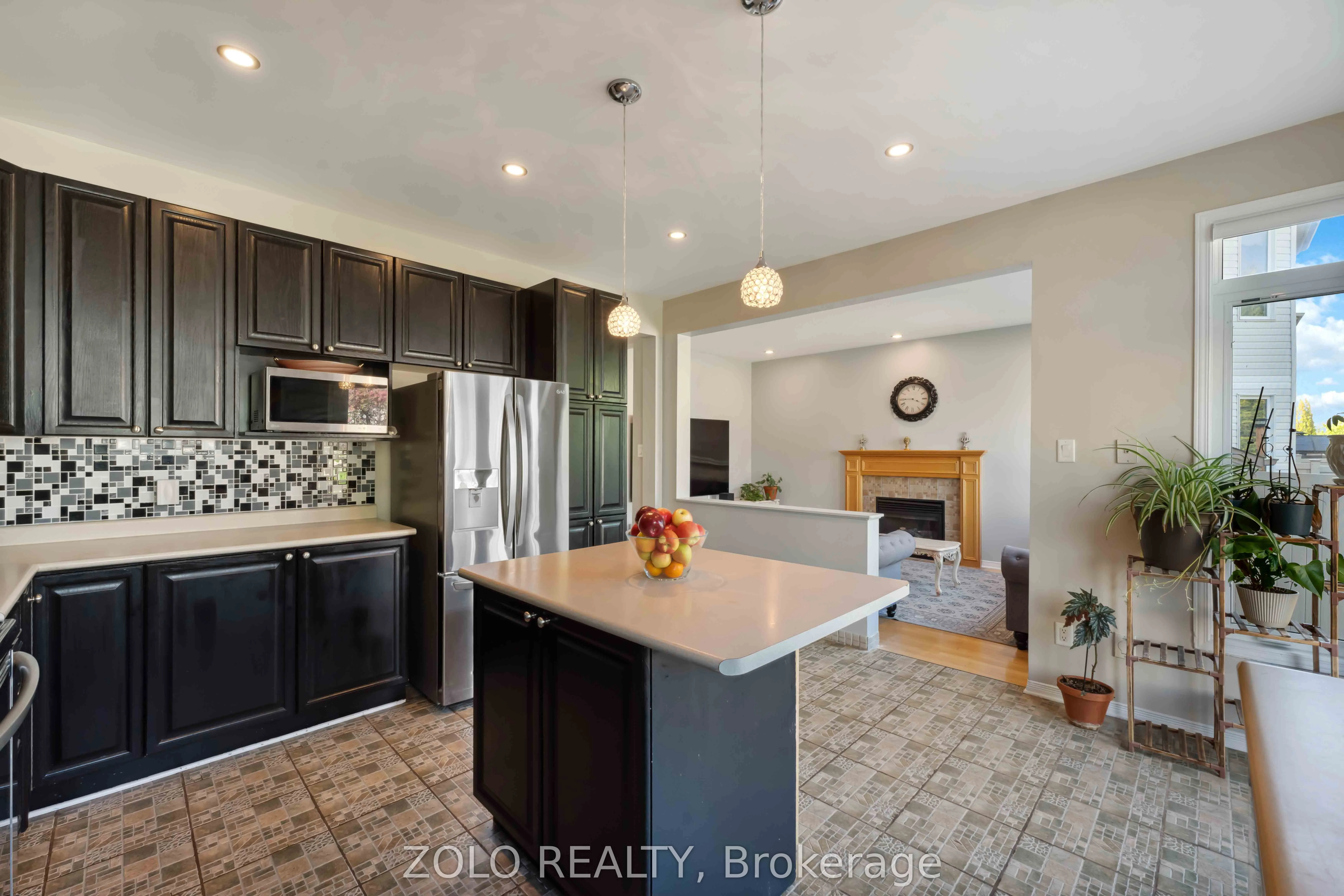 2421 Glandriel Crescent