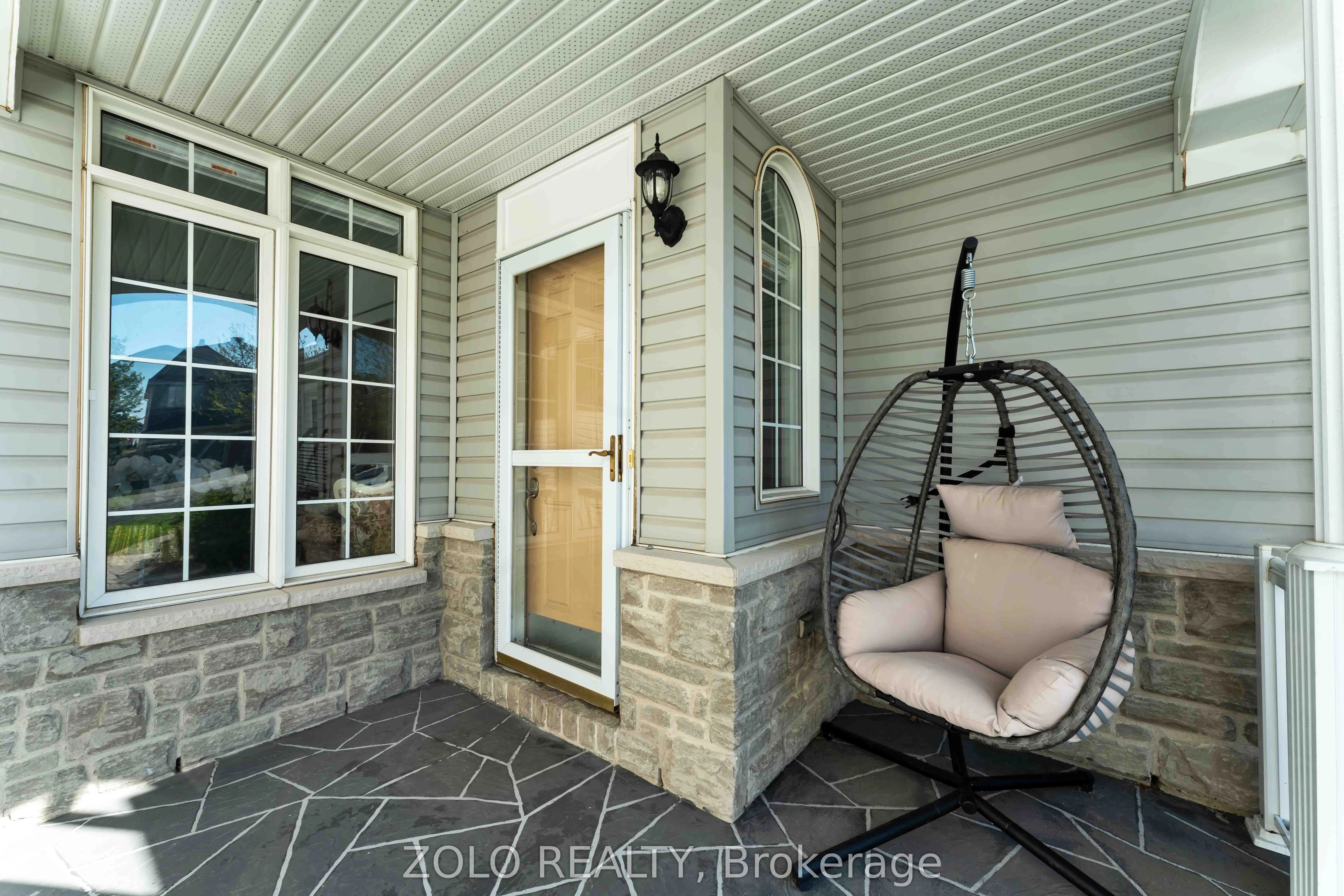 2421 Glandriel Crescent