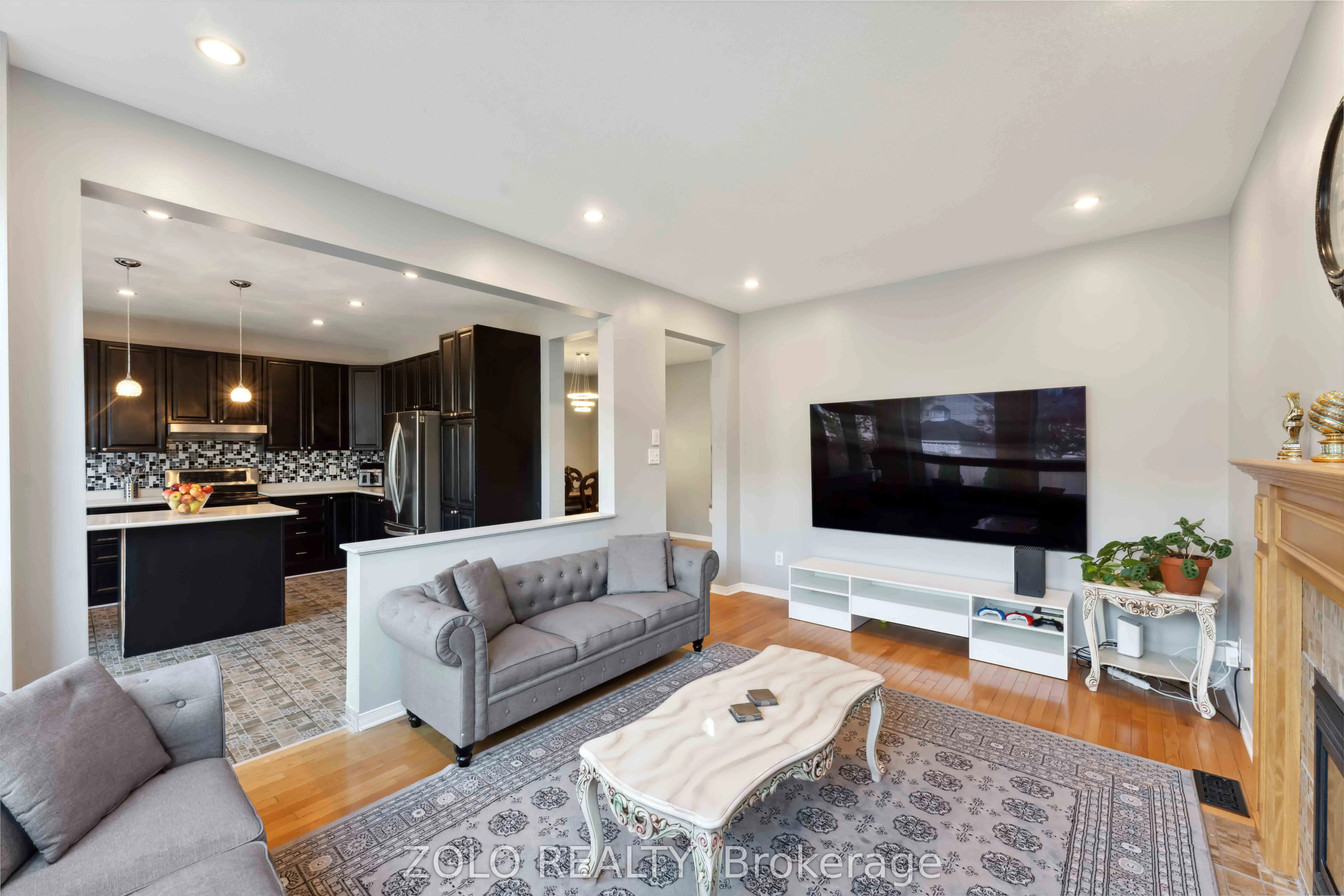 2421 Glandriel Crescent