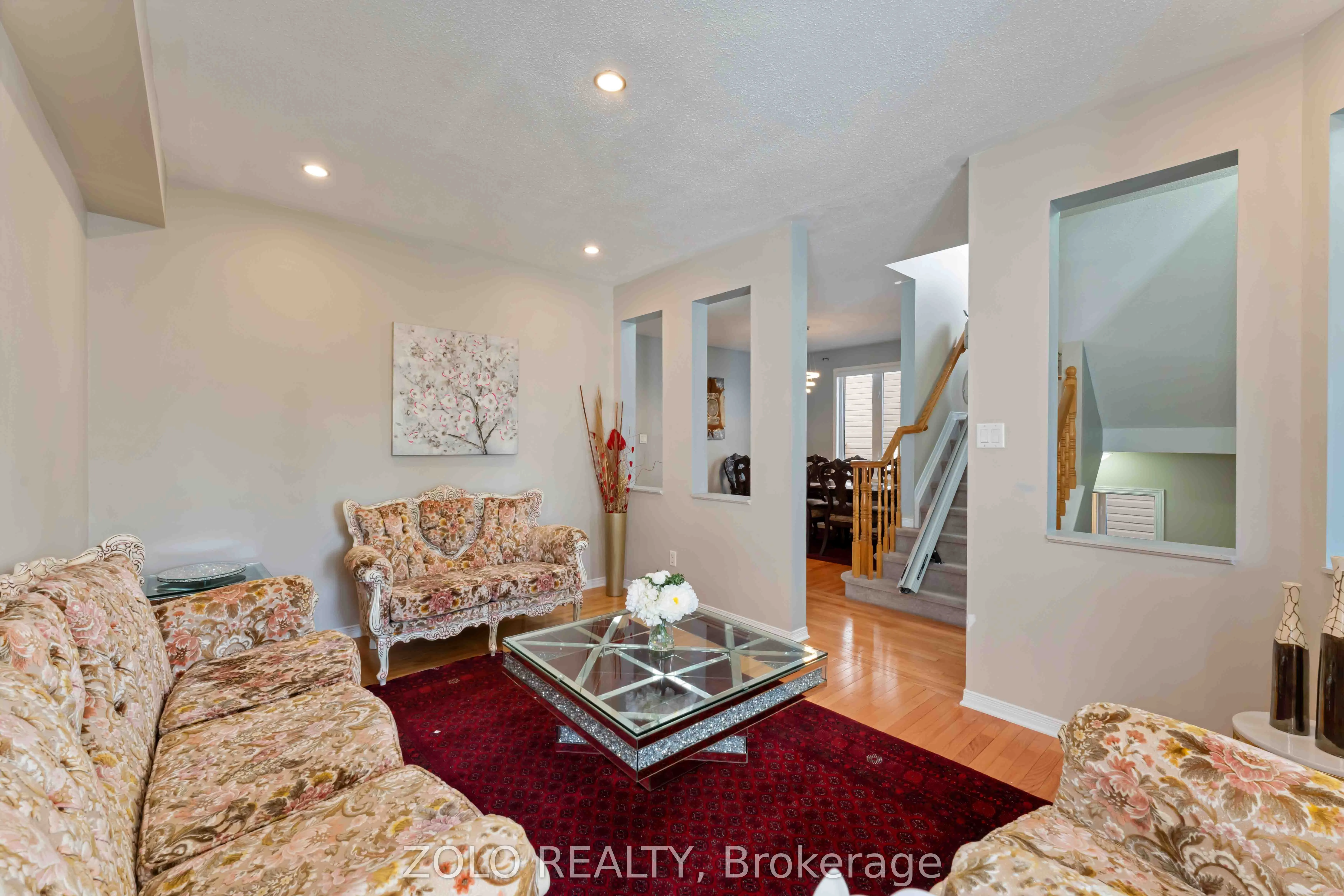2421 Glandriel Crescent