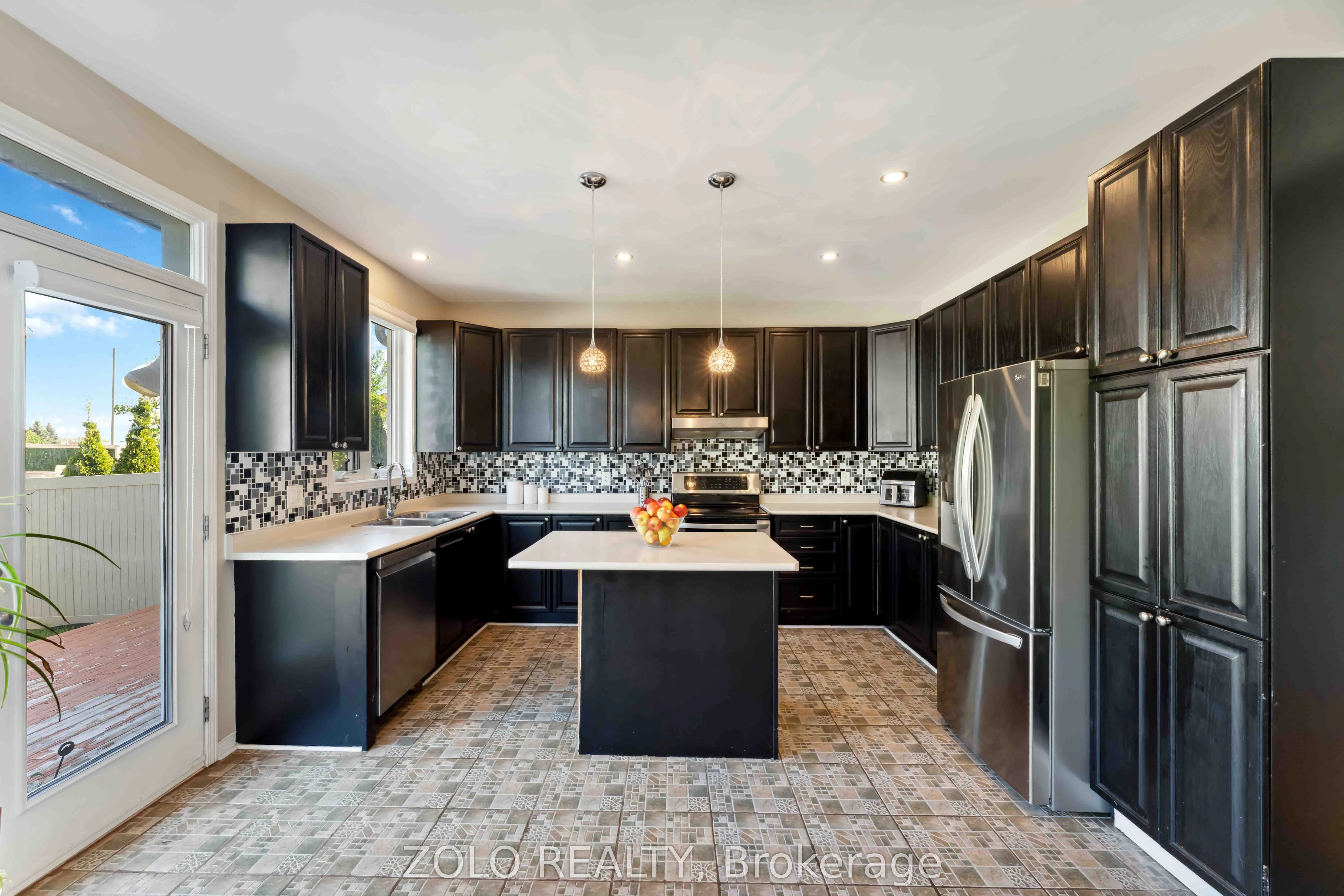 2421 Glandriel Crescent