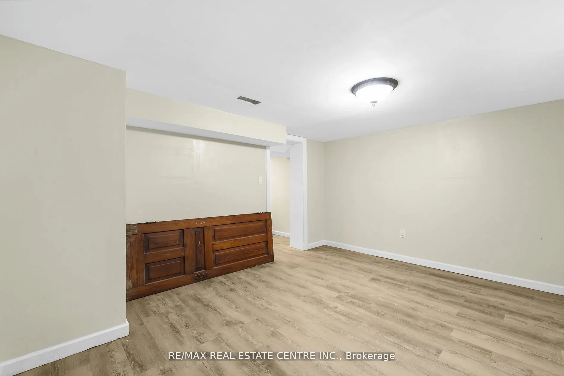 323 Queenston Road