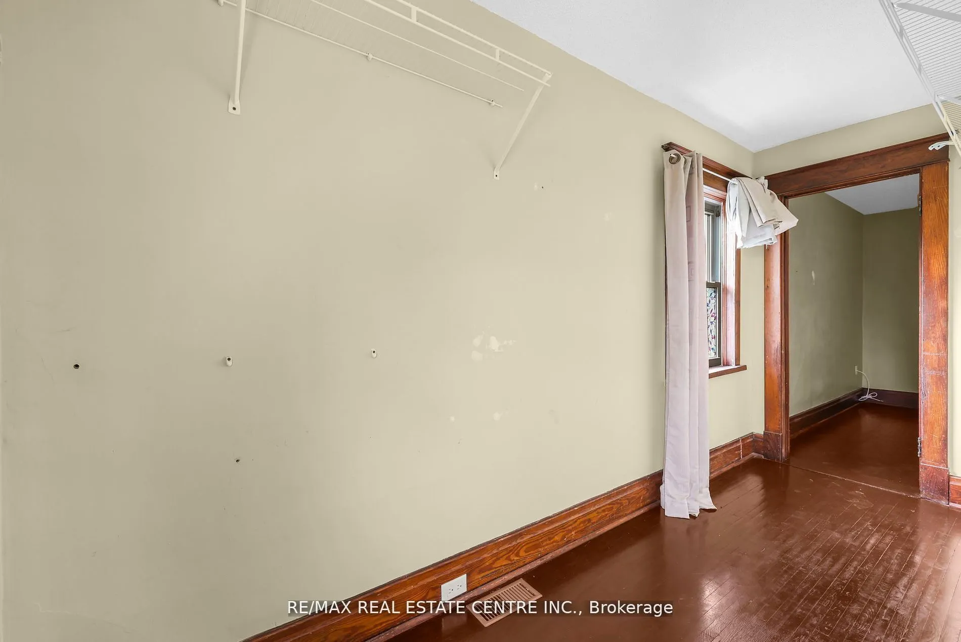 323 Queenston Road