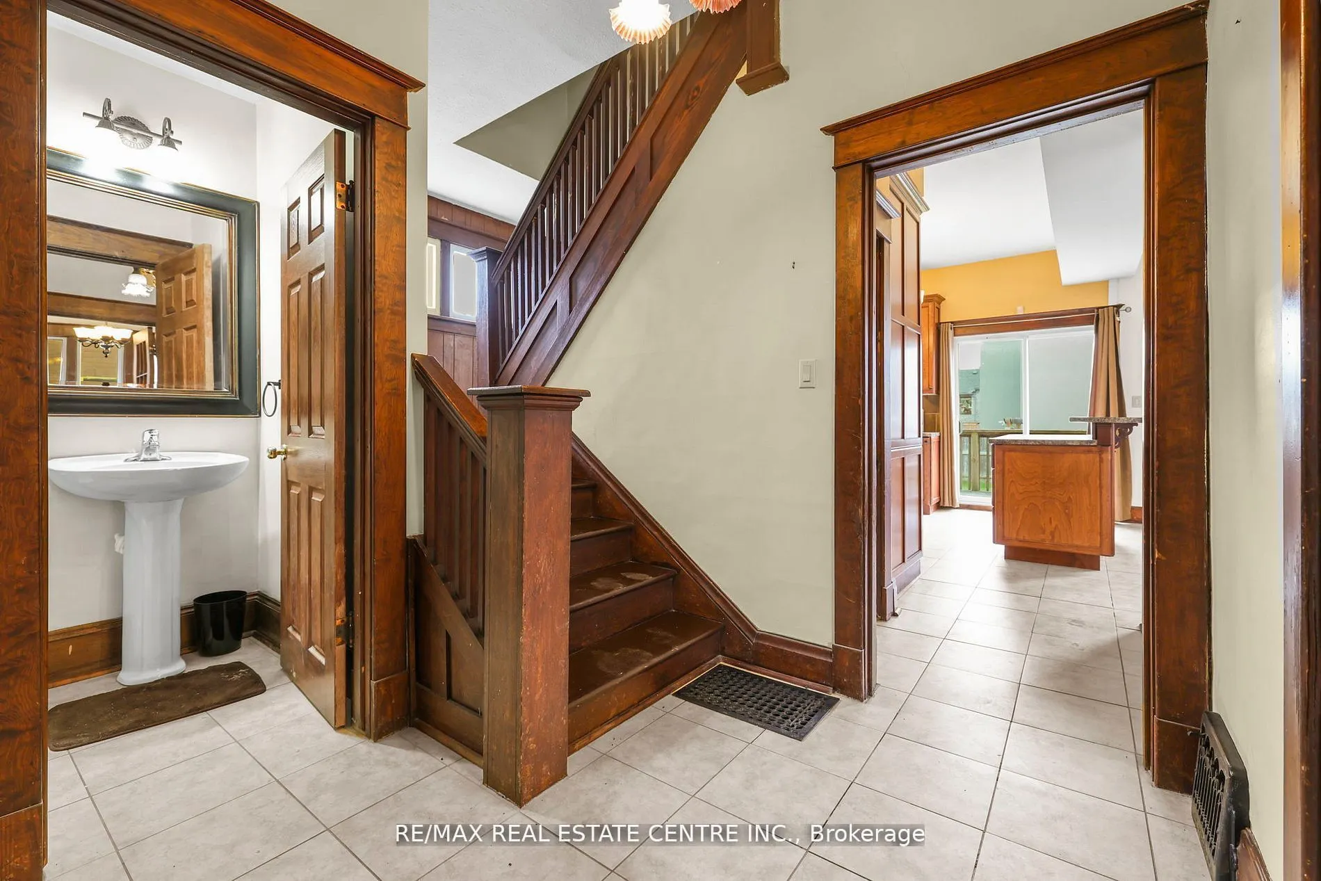 323 Queenston Road