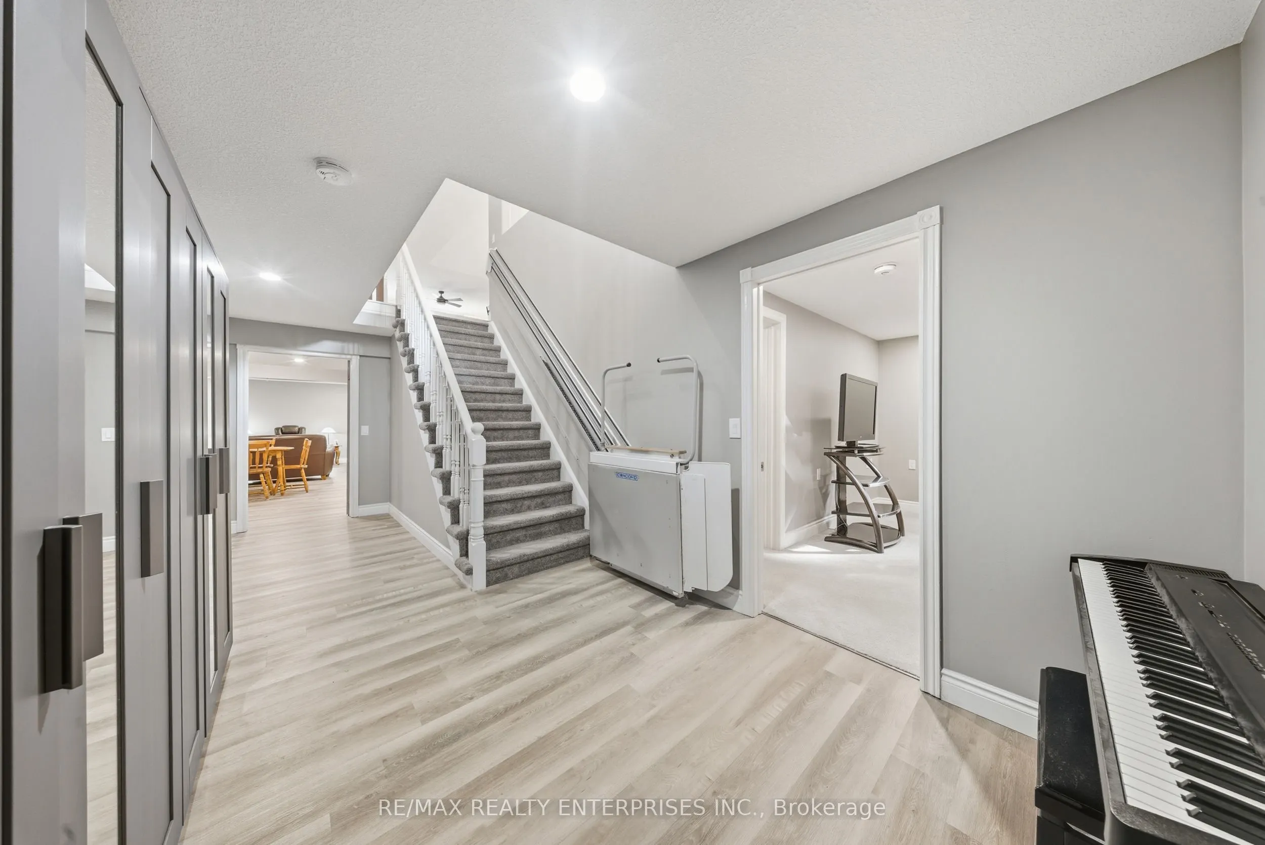 109 Cowan Boulevard