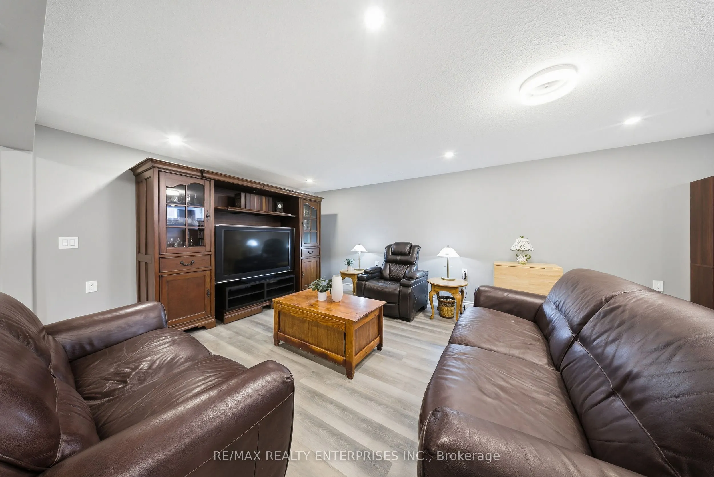 109 Cowan Boulevard