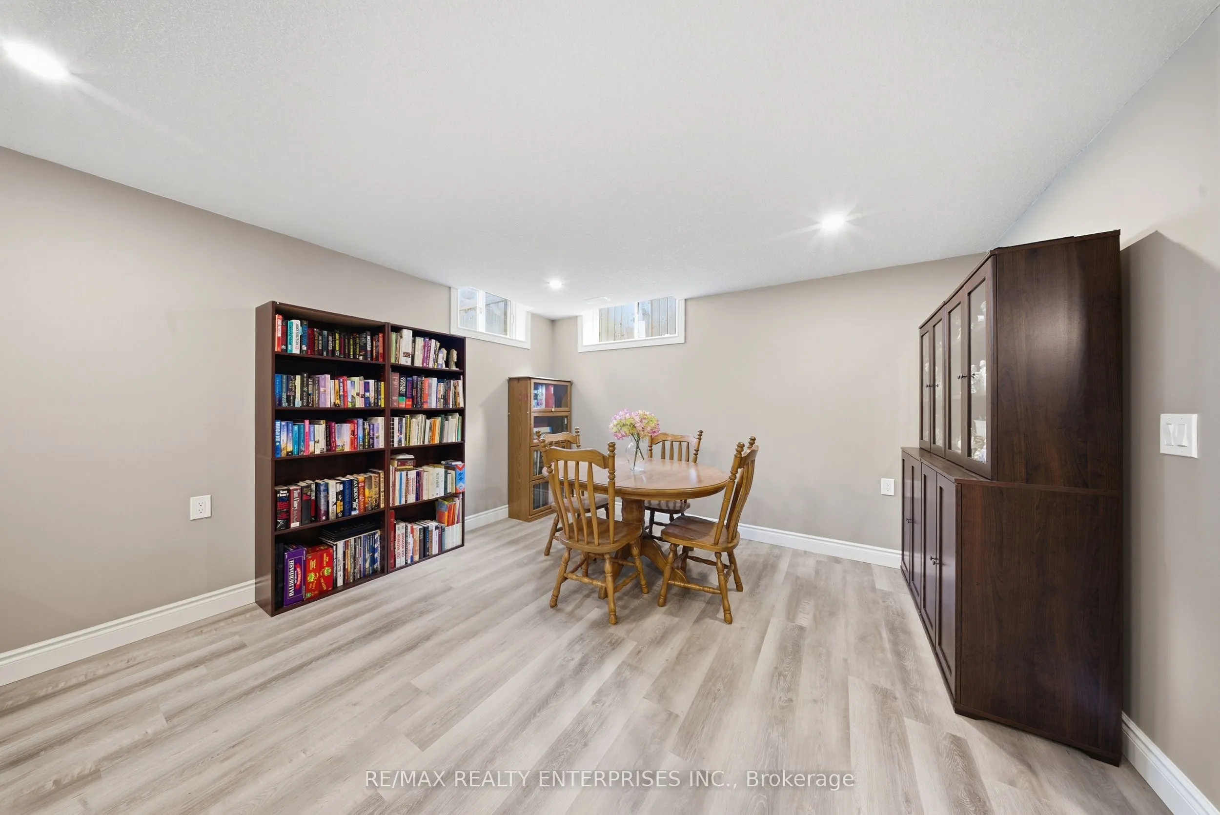 109 Cowan Boulevard