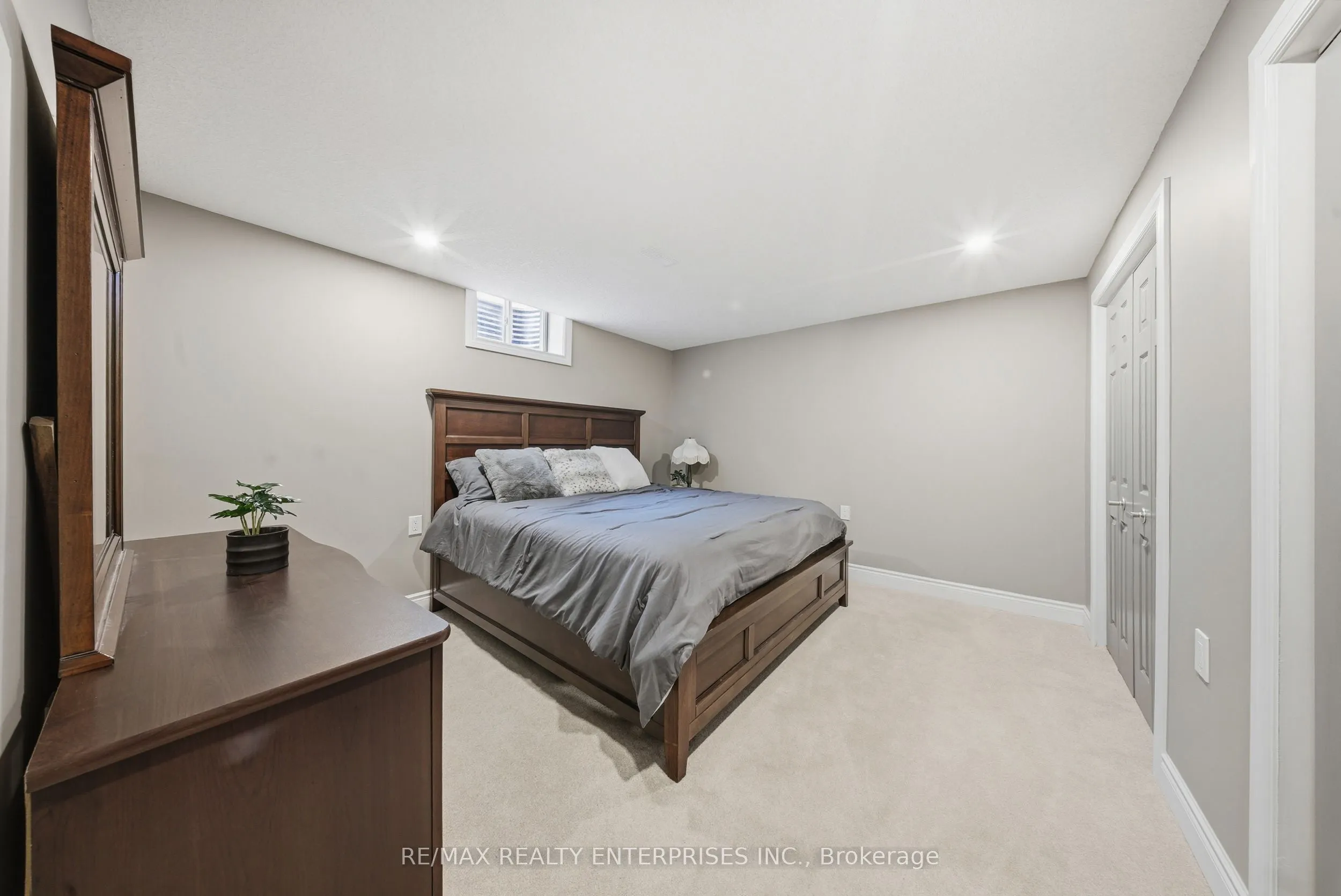 109 Cowan Boulevard