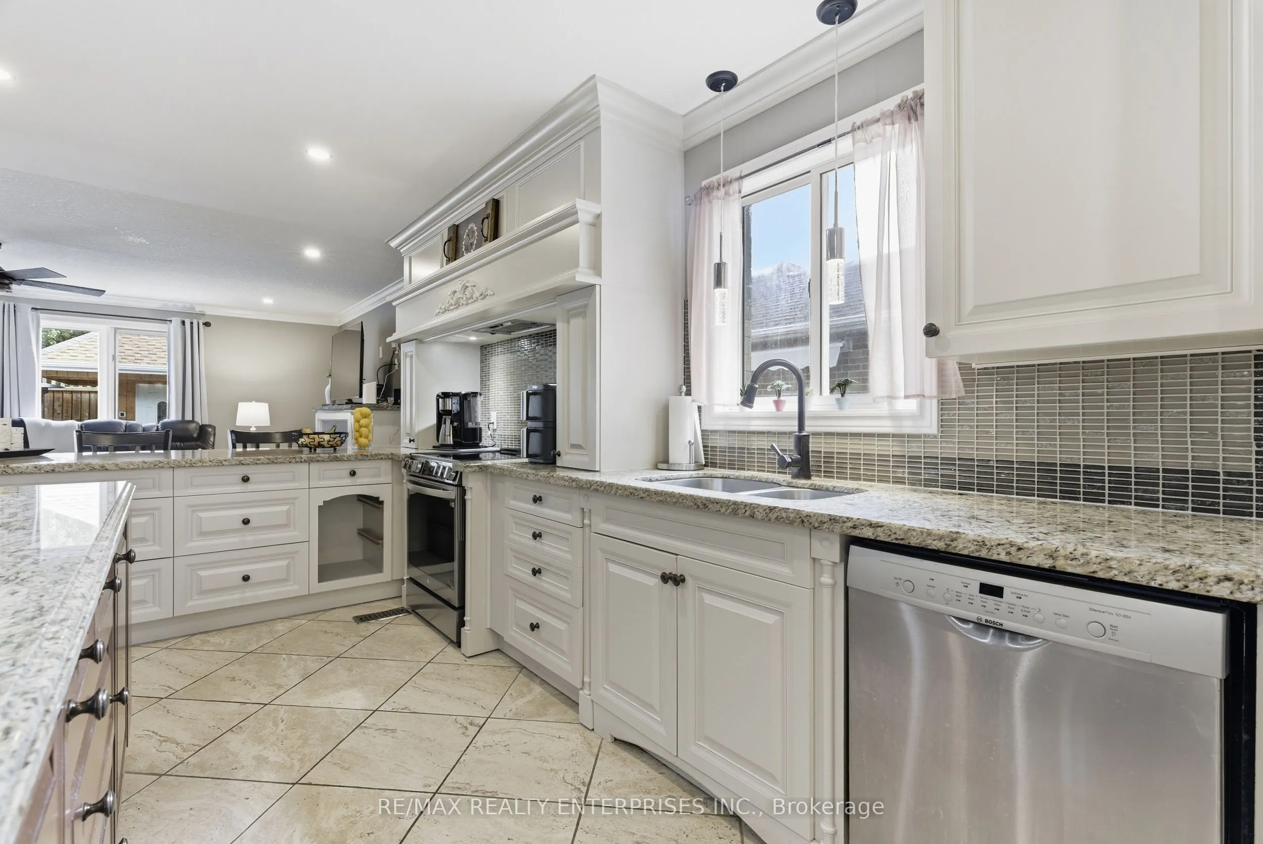 109 Cowan Boulevard