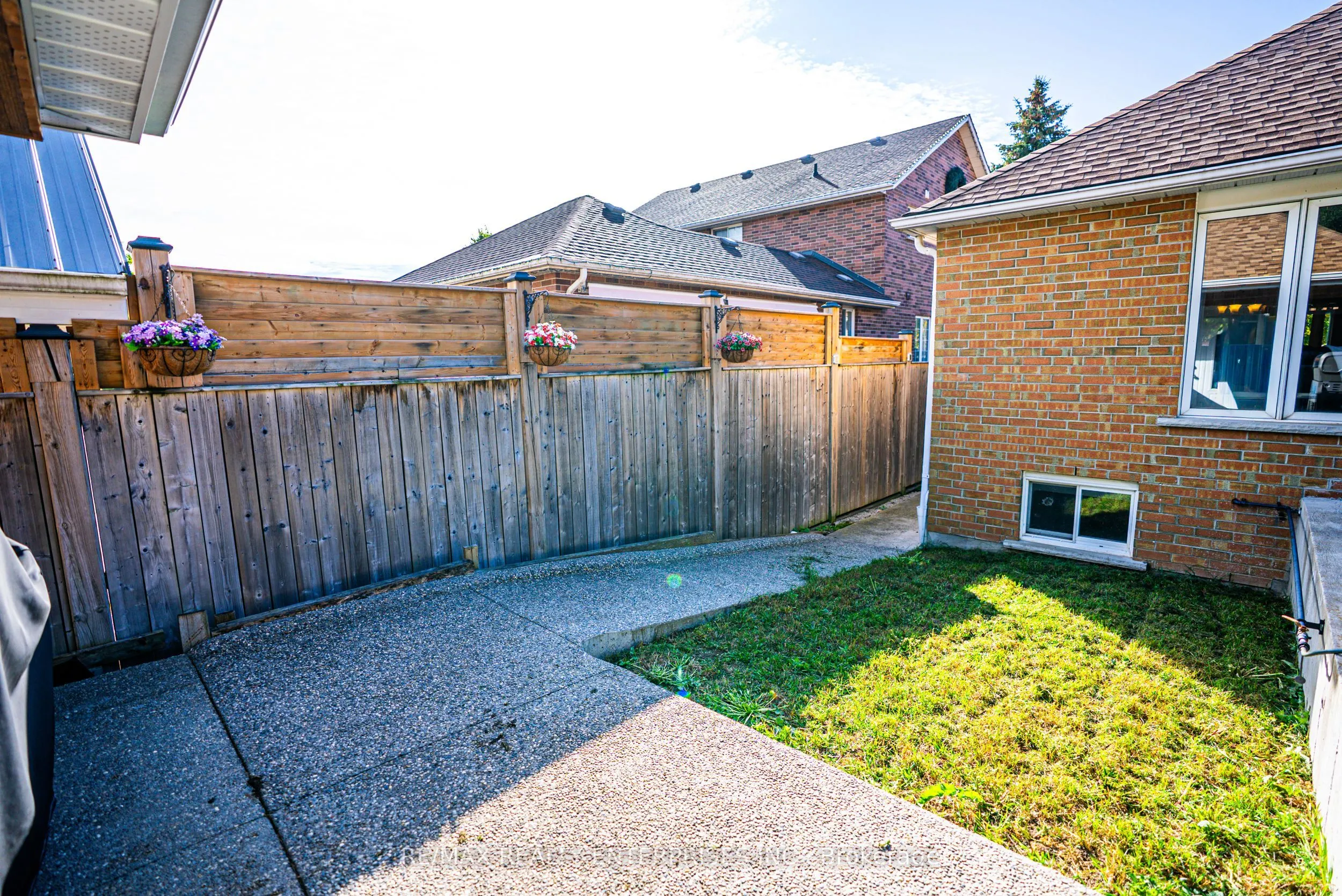 109 Cowan Boulevard