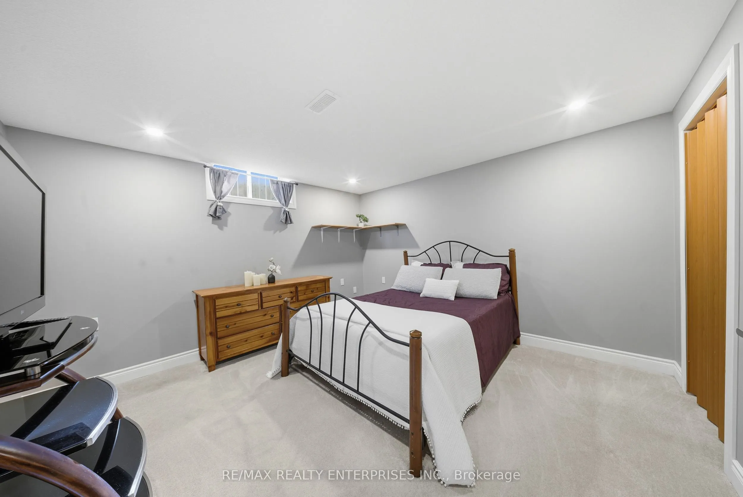 109 Cowan Boulevard
