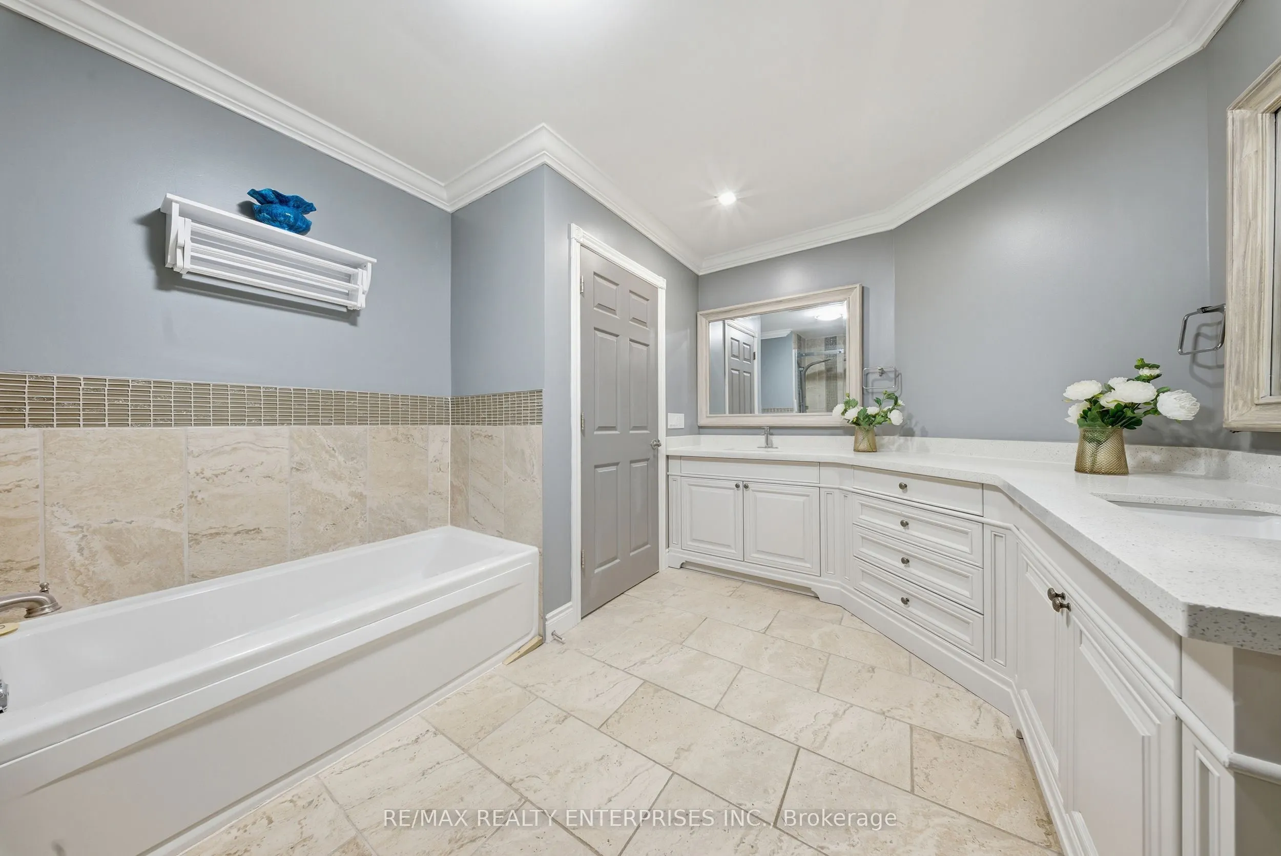 109 Cowan Boulevard