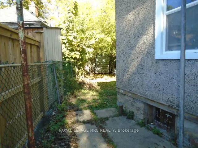 105A Welland Avenue