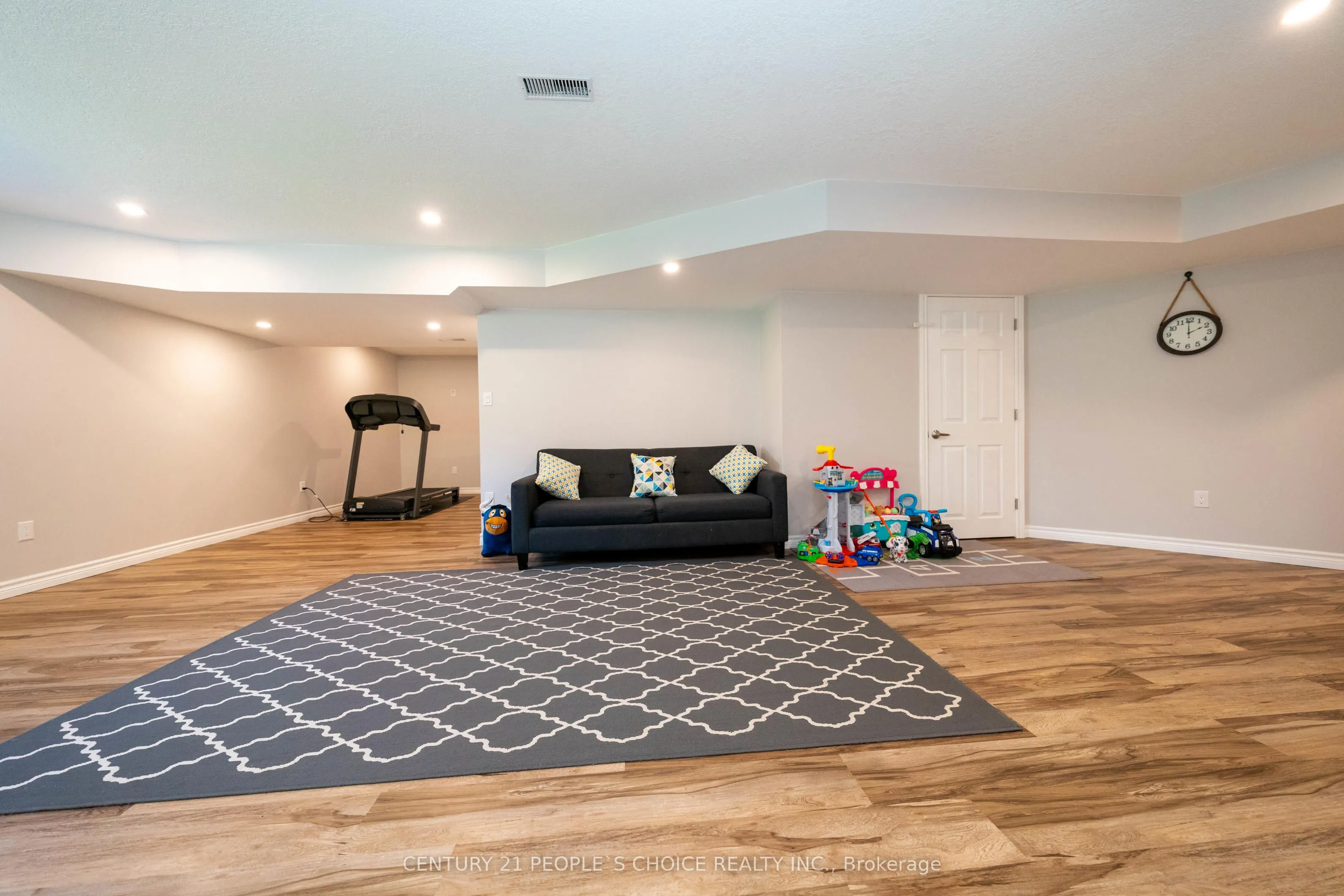 335 Falling Green Crescent