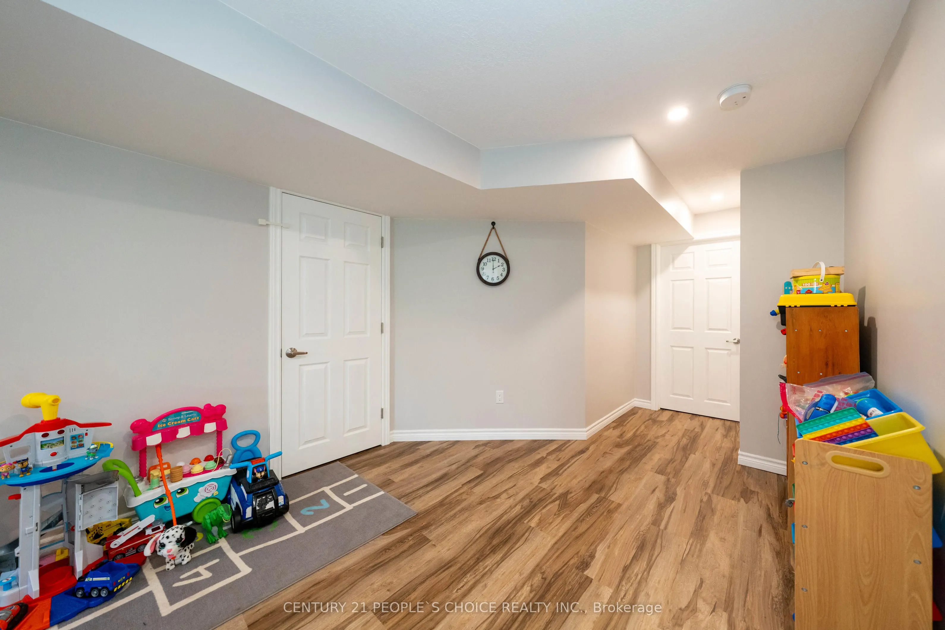 335 Falling Green Crescent