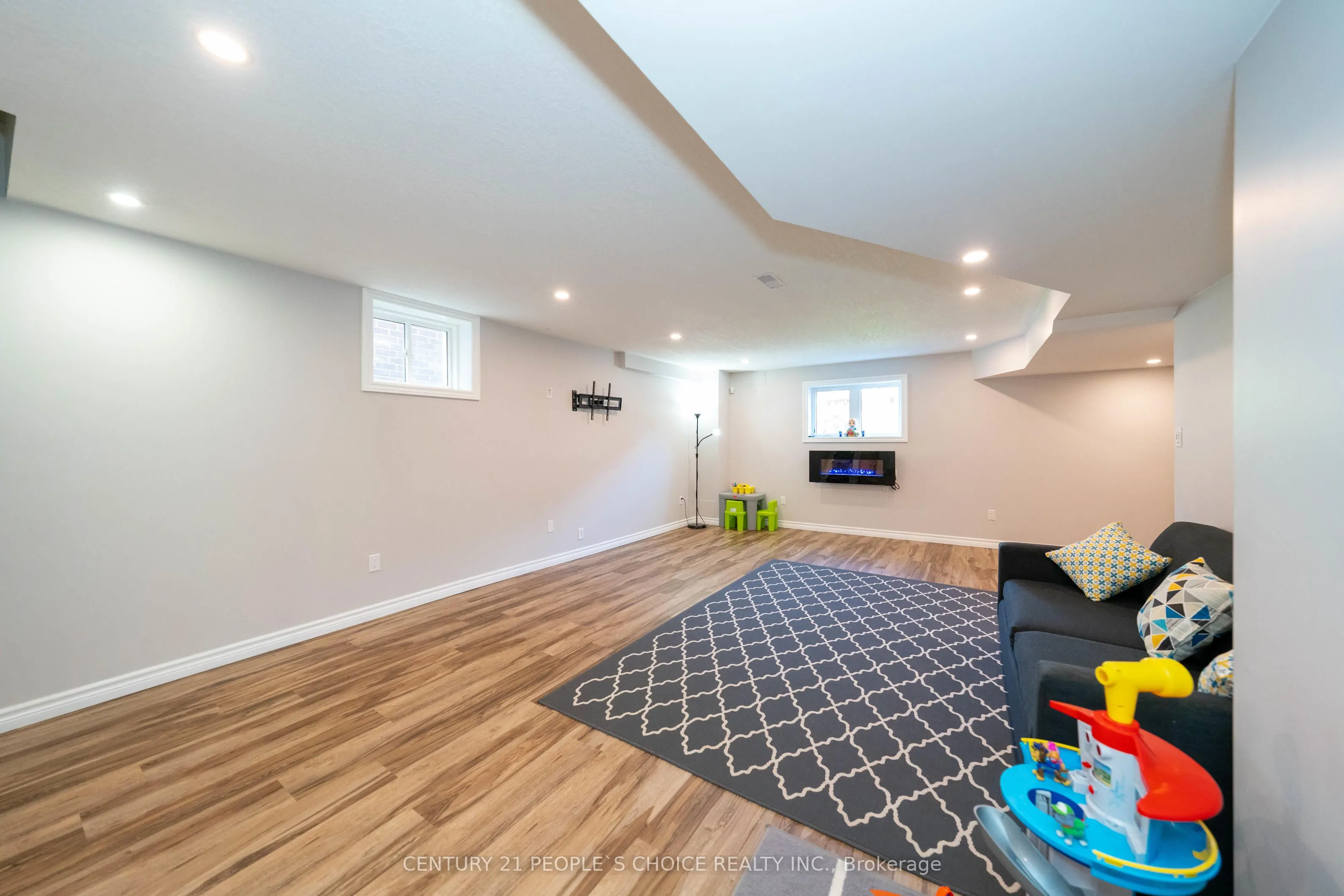 335 Falling Green Crescent