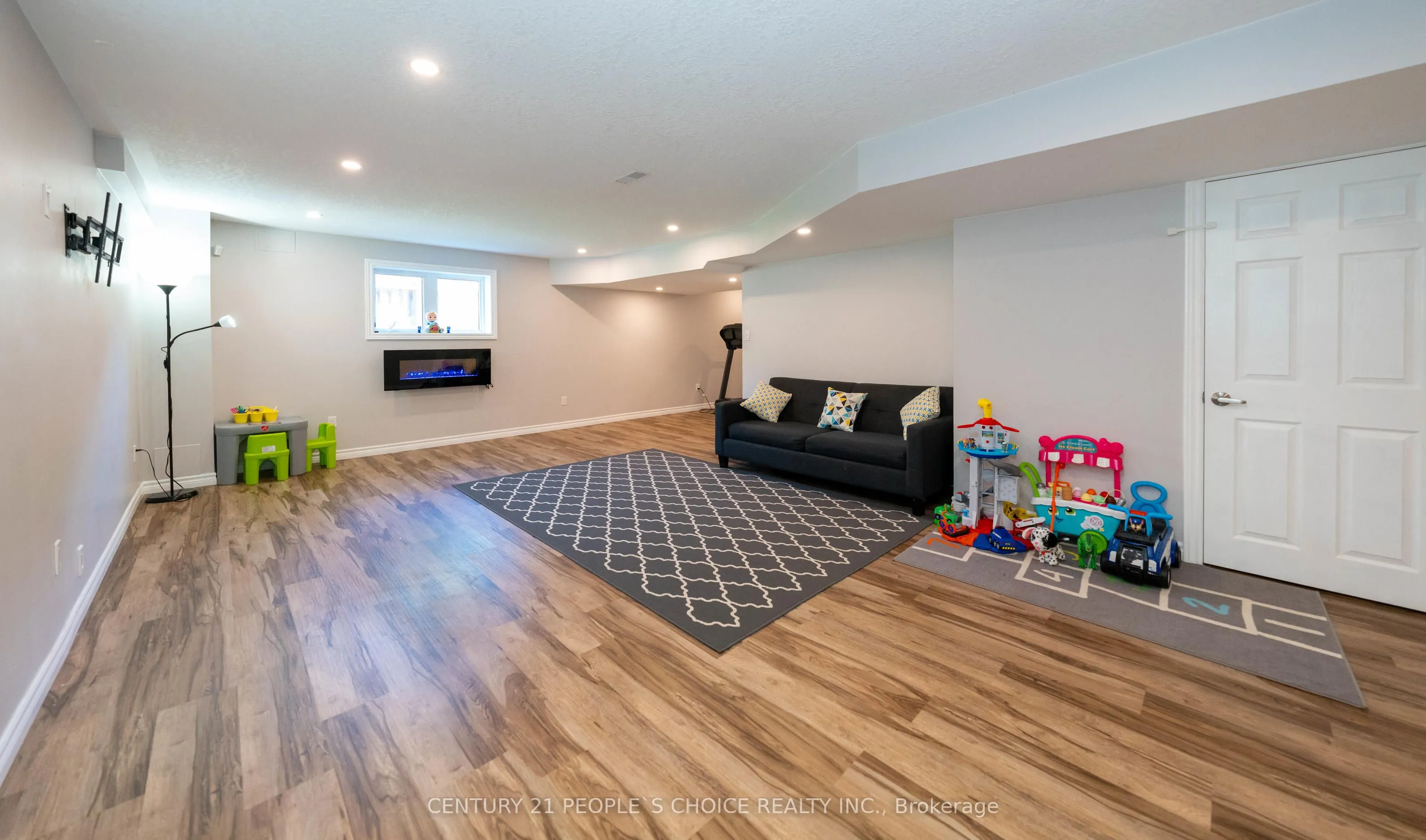 335 Falling Green Crescent