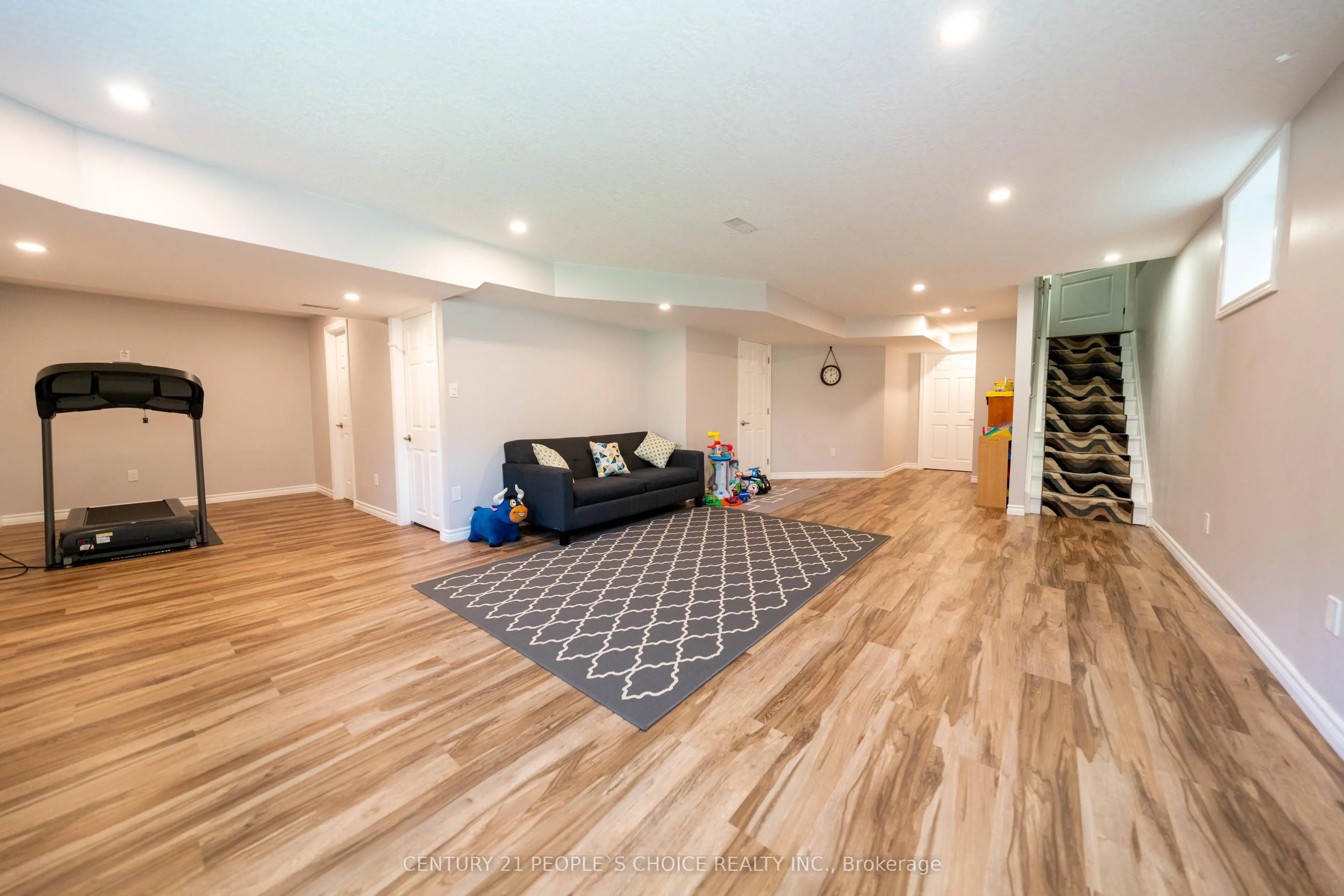 335 Falling Green Crescent