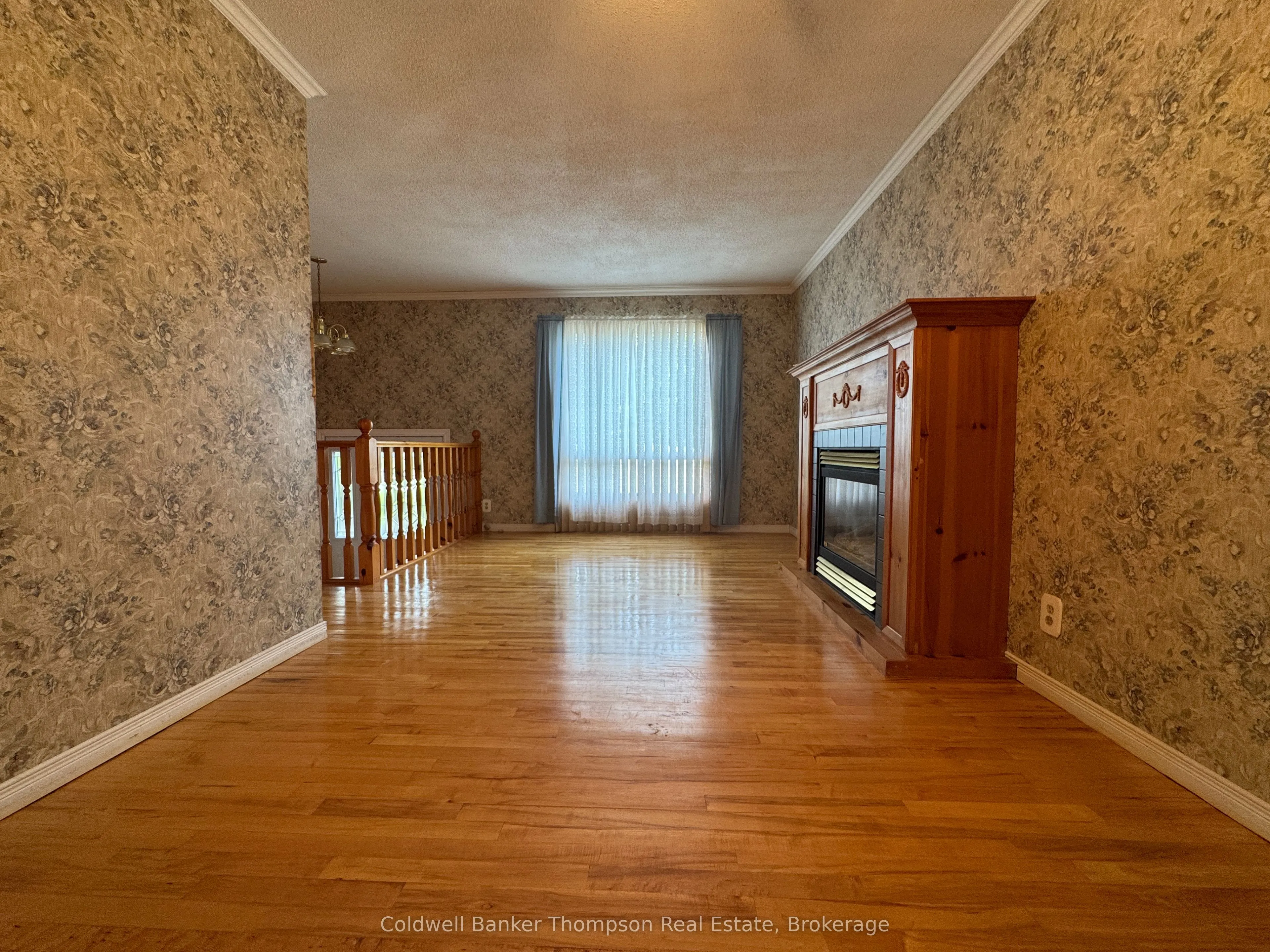 8 Yonge Street S