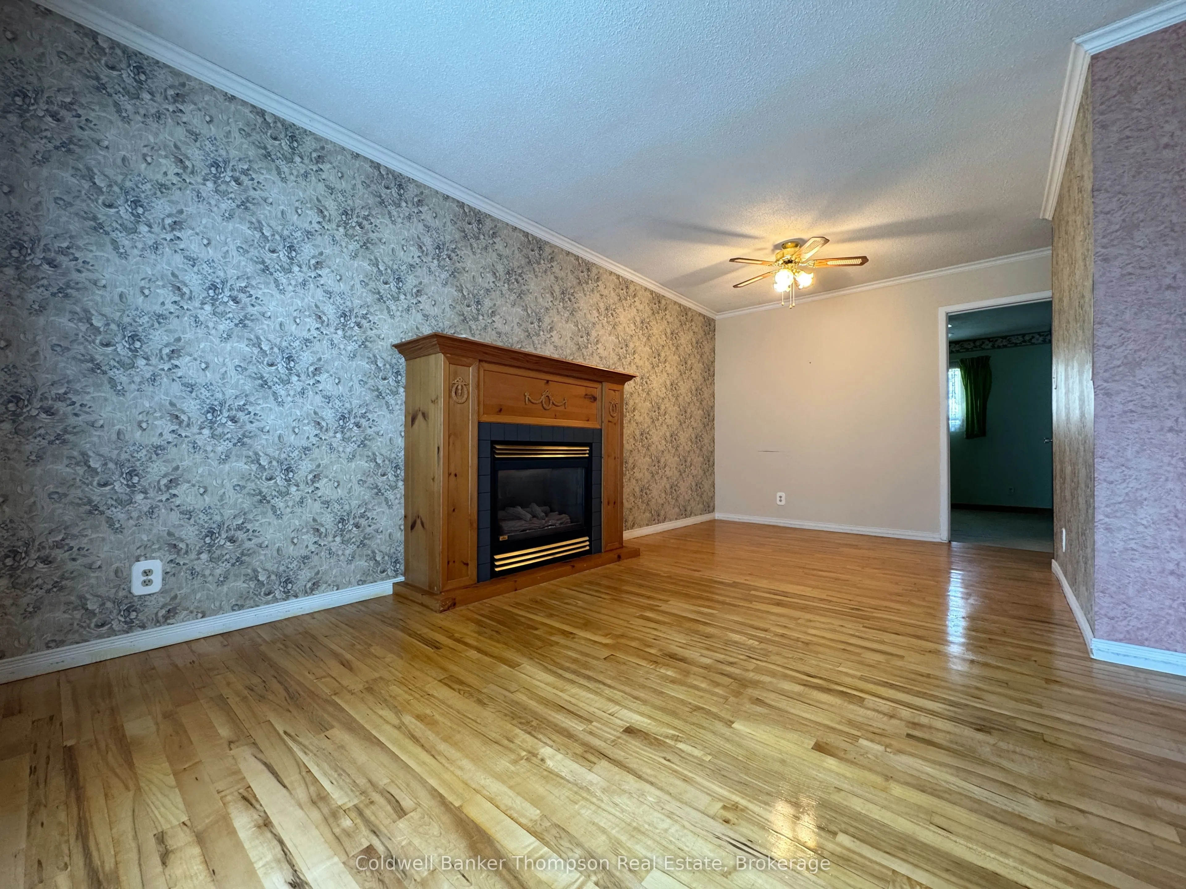 8 Yonge Street S