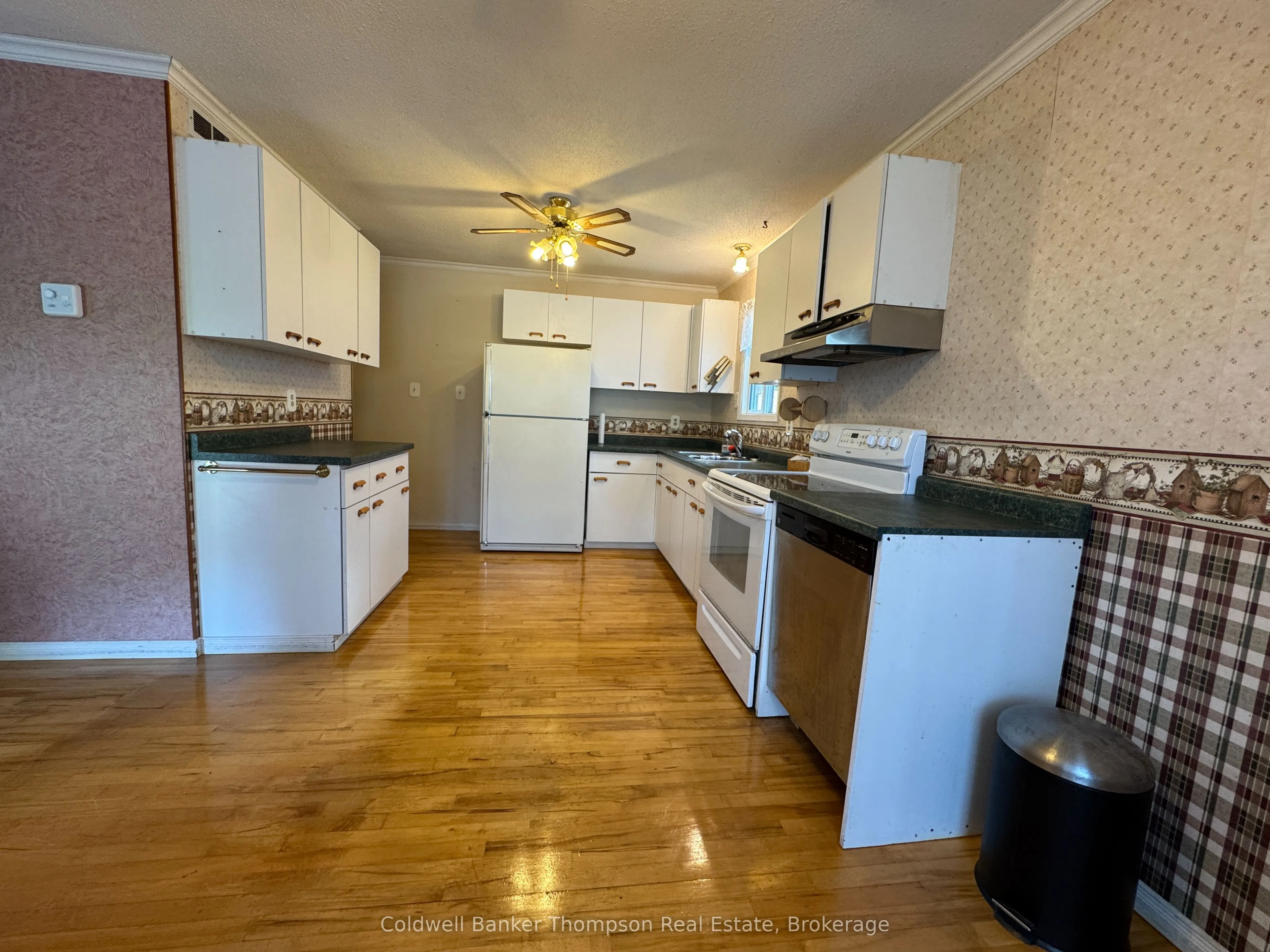 8 Yonge Street S