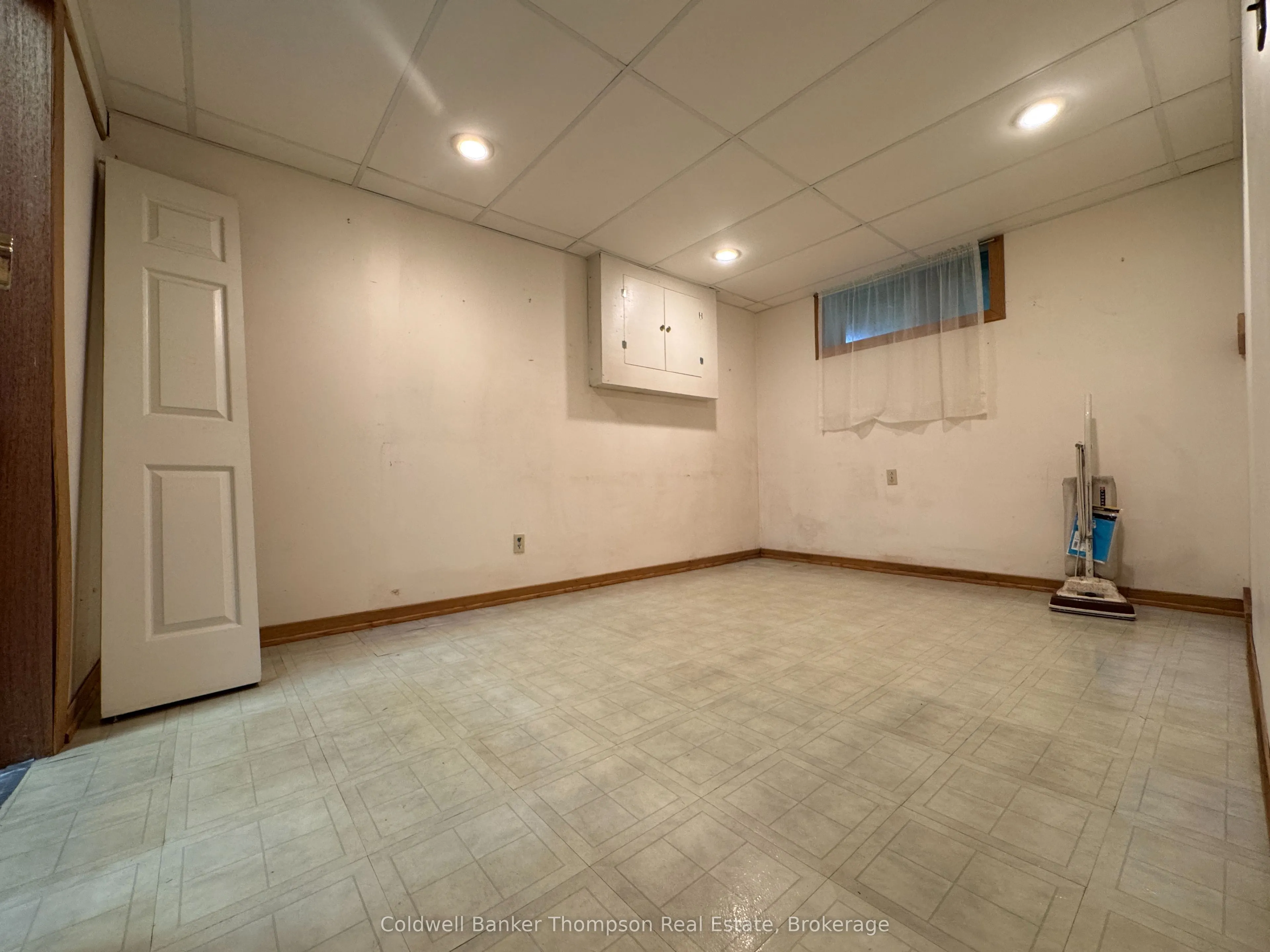 8 Yonge Street S