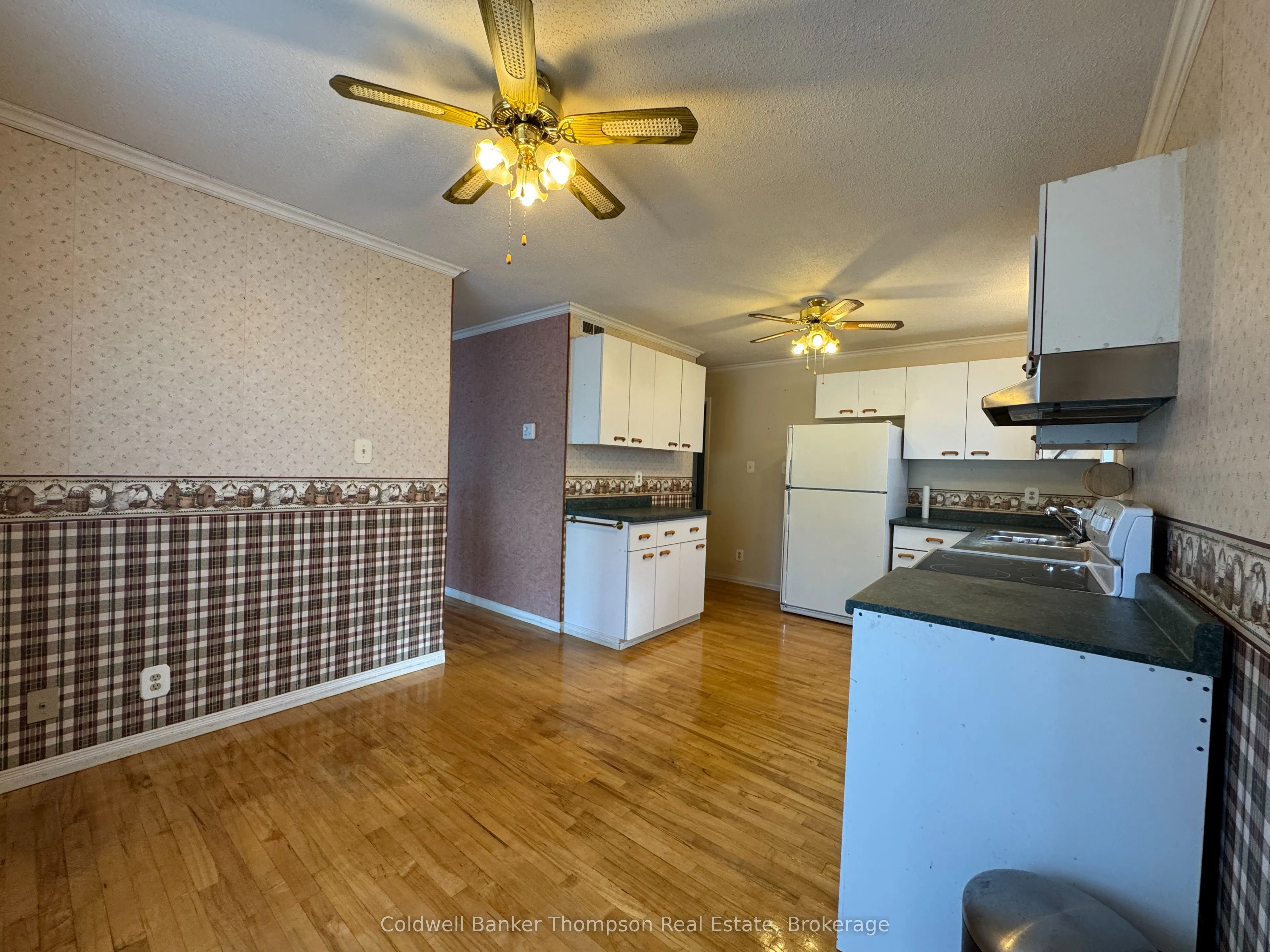 8 Yonge Street S