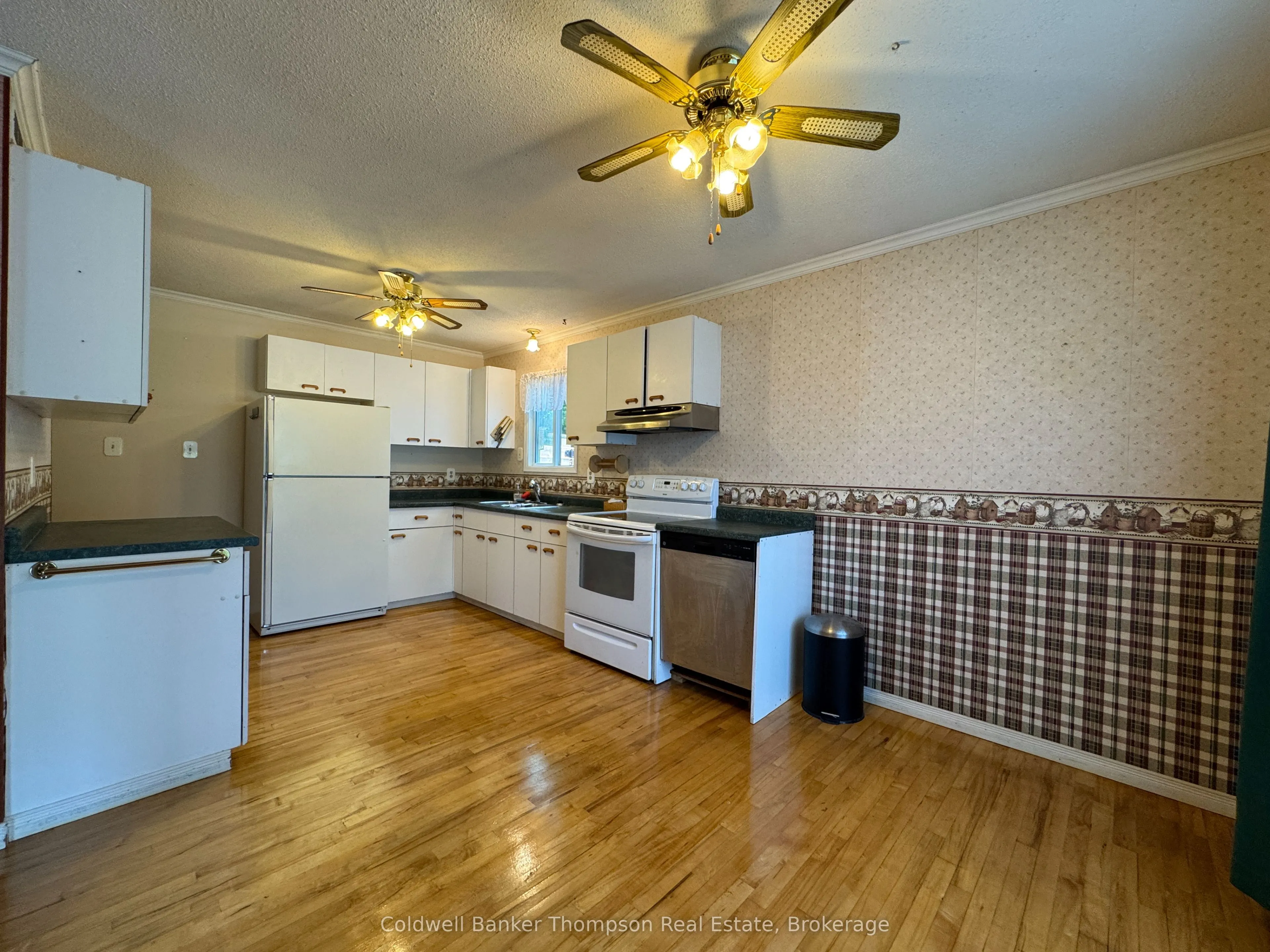 8 Yonge Street S