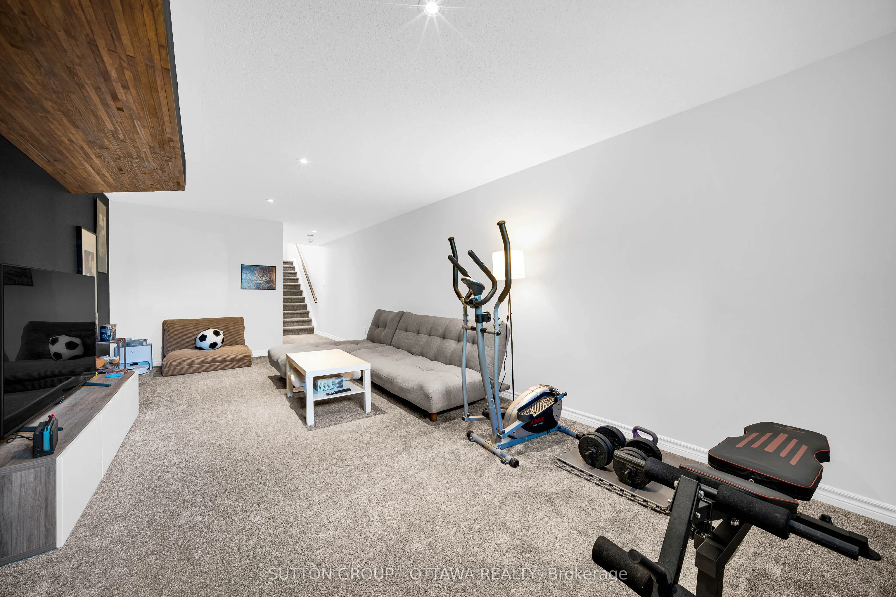 776 Carnelian Crescent