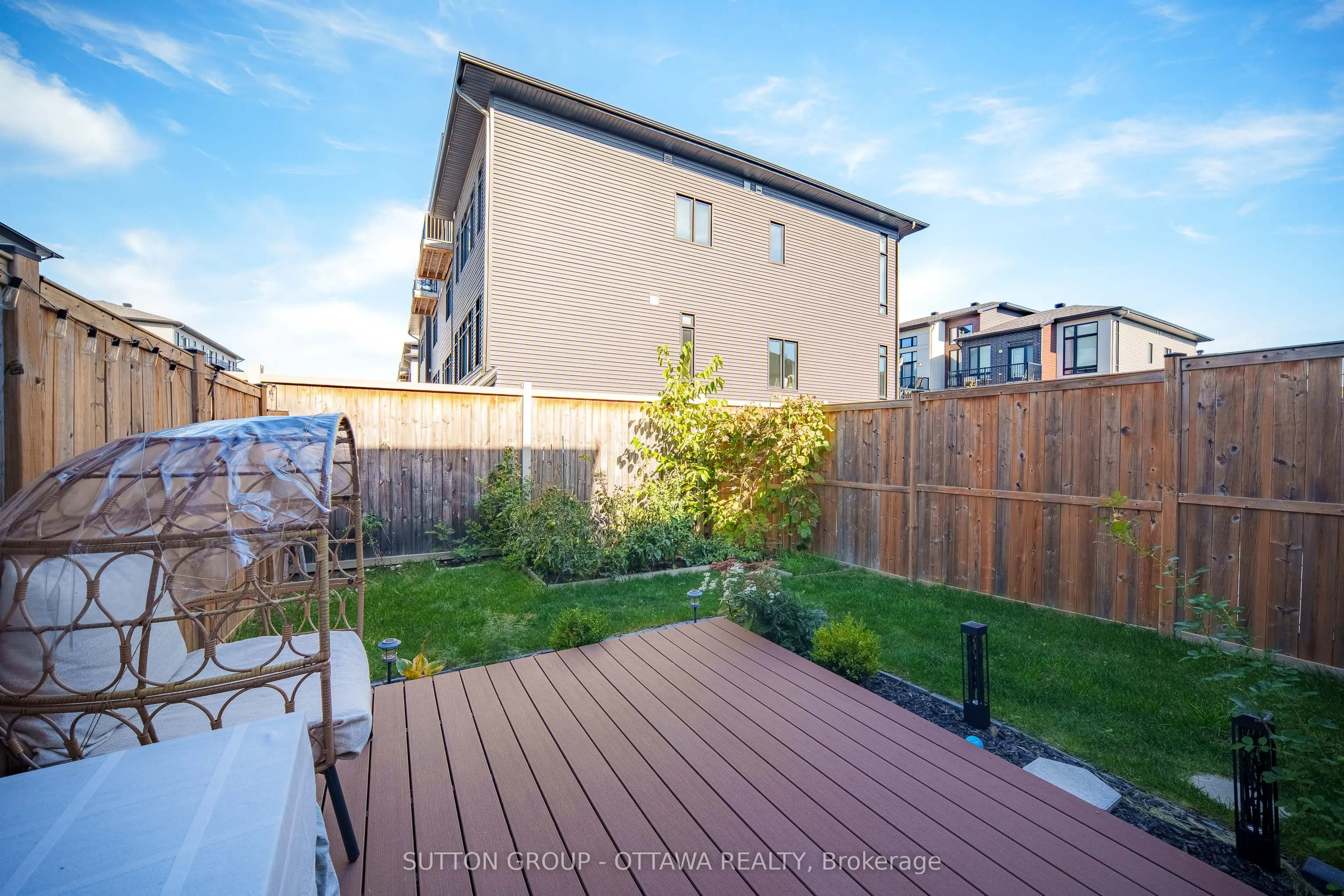 776 Carnelian Crescent
