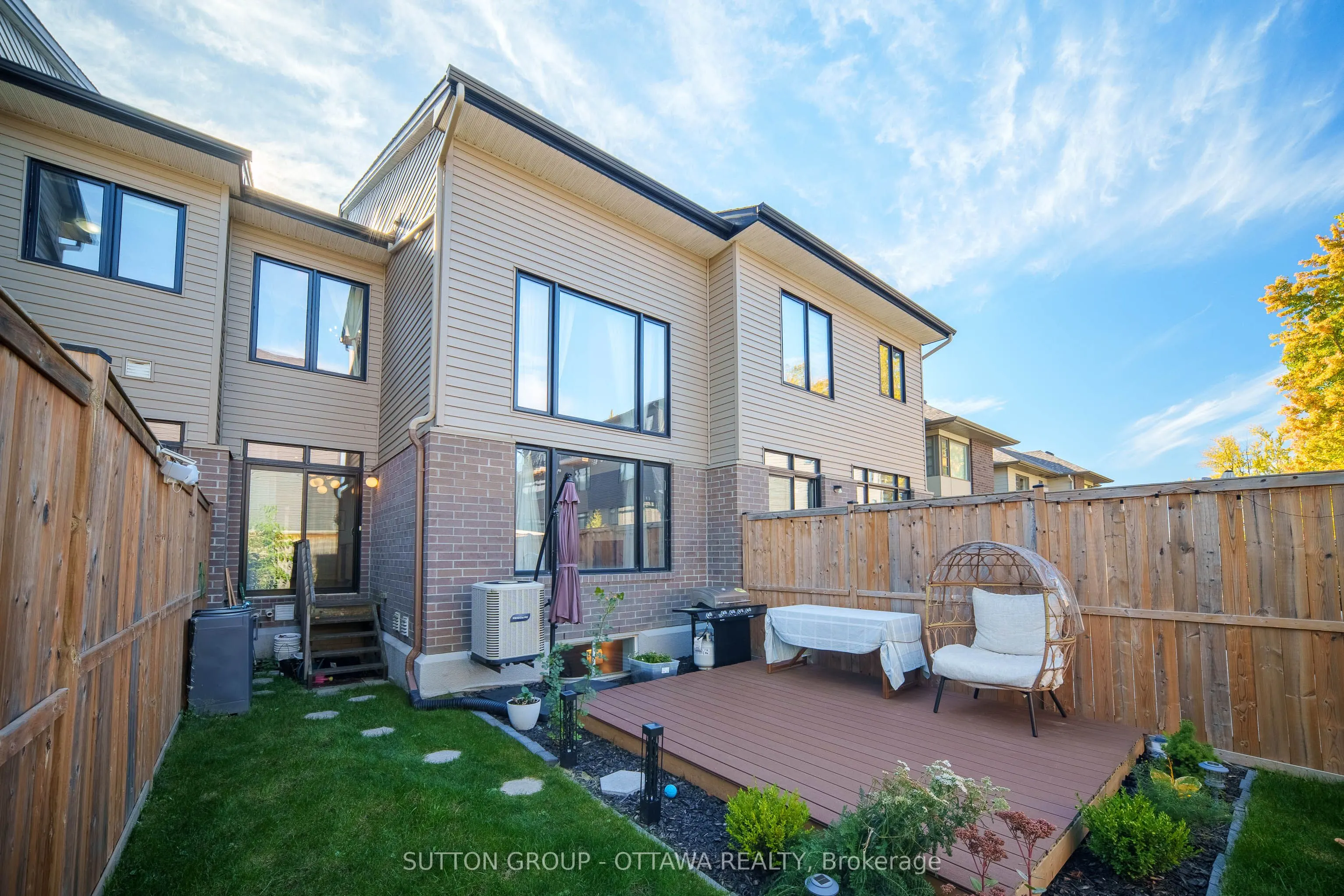 776 Carnelian Crescent