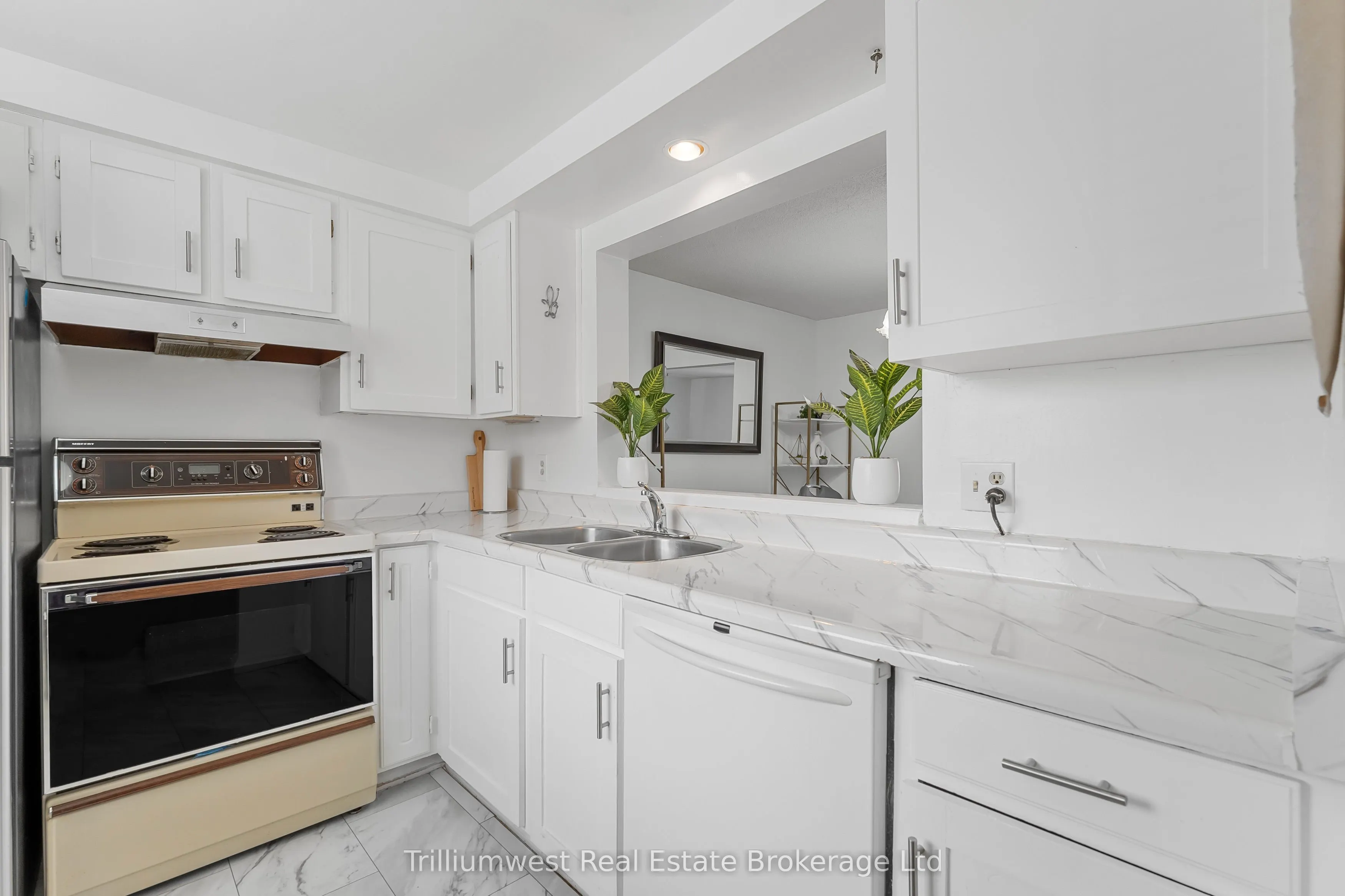 5982 Dunn Street, #8